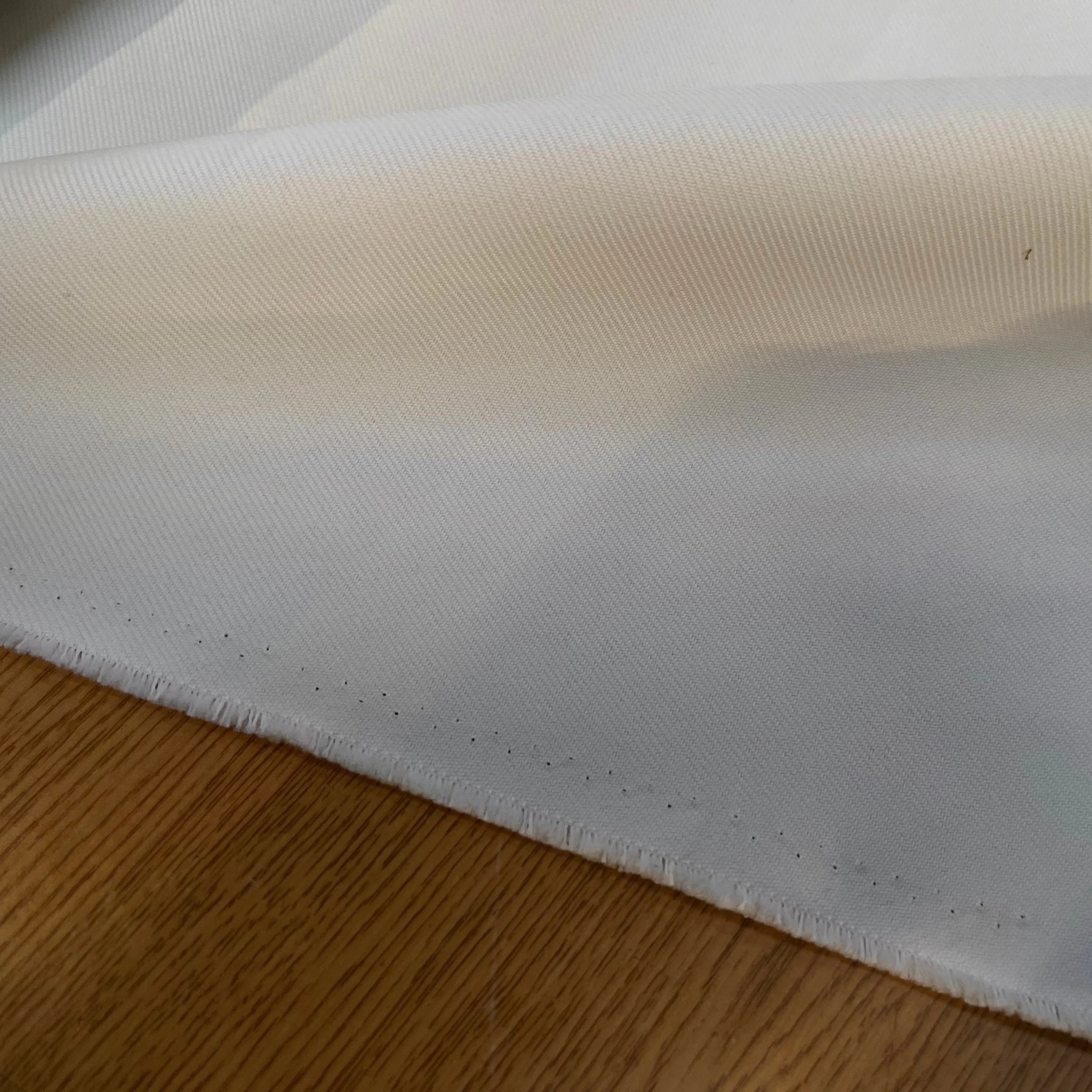 GABARDINE LOURDE POLYESTER BLANCHE LÉGÈREMENT CASSÉE 152CM - My Little Coupon