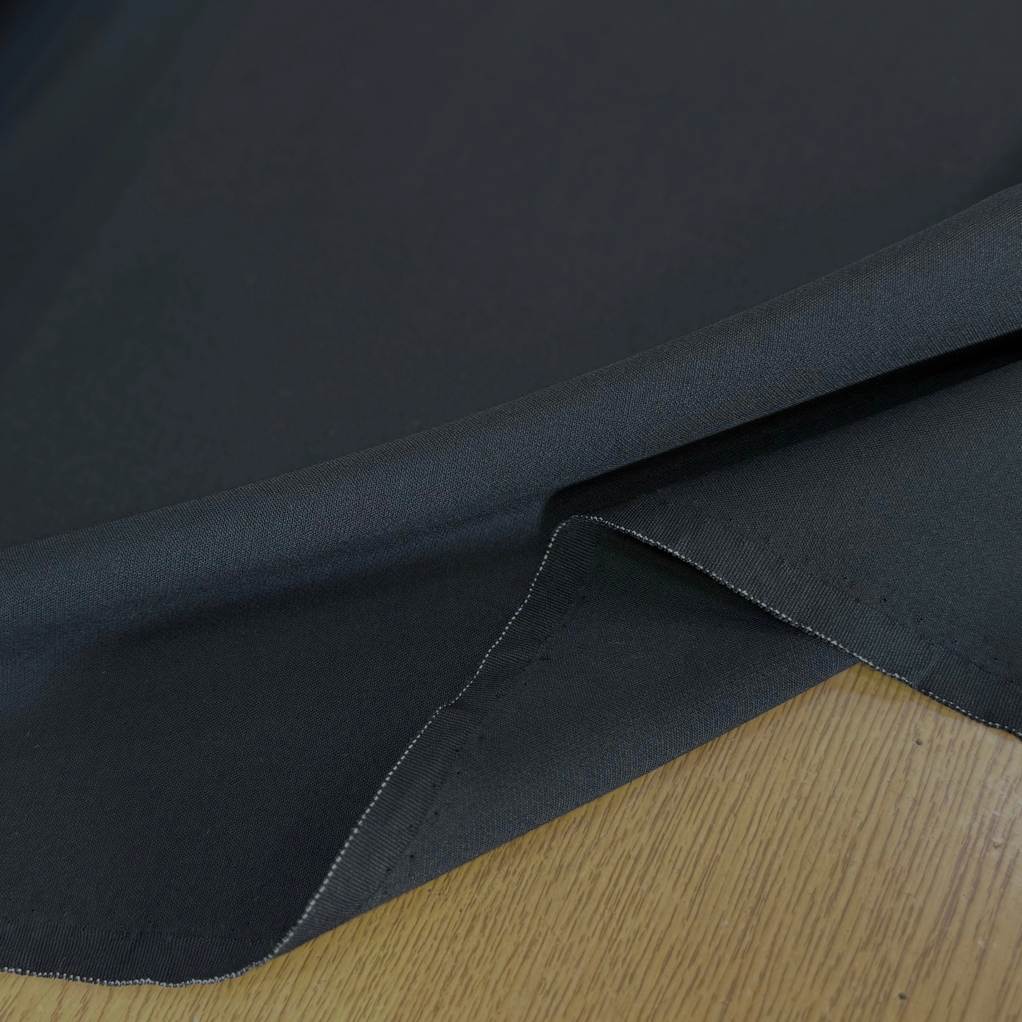 GABARDINE LOURDE POLYVISCOSE STRETCH BELLE TENUE NOIR 27% VI - My Little Coupon