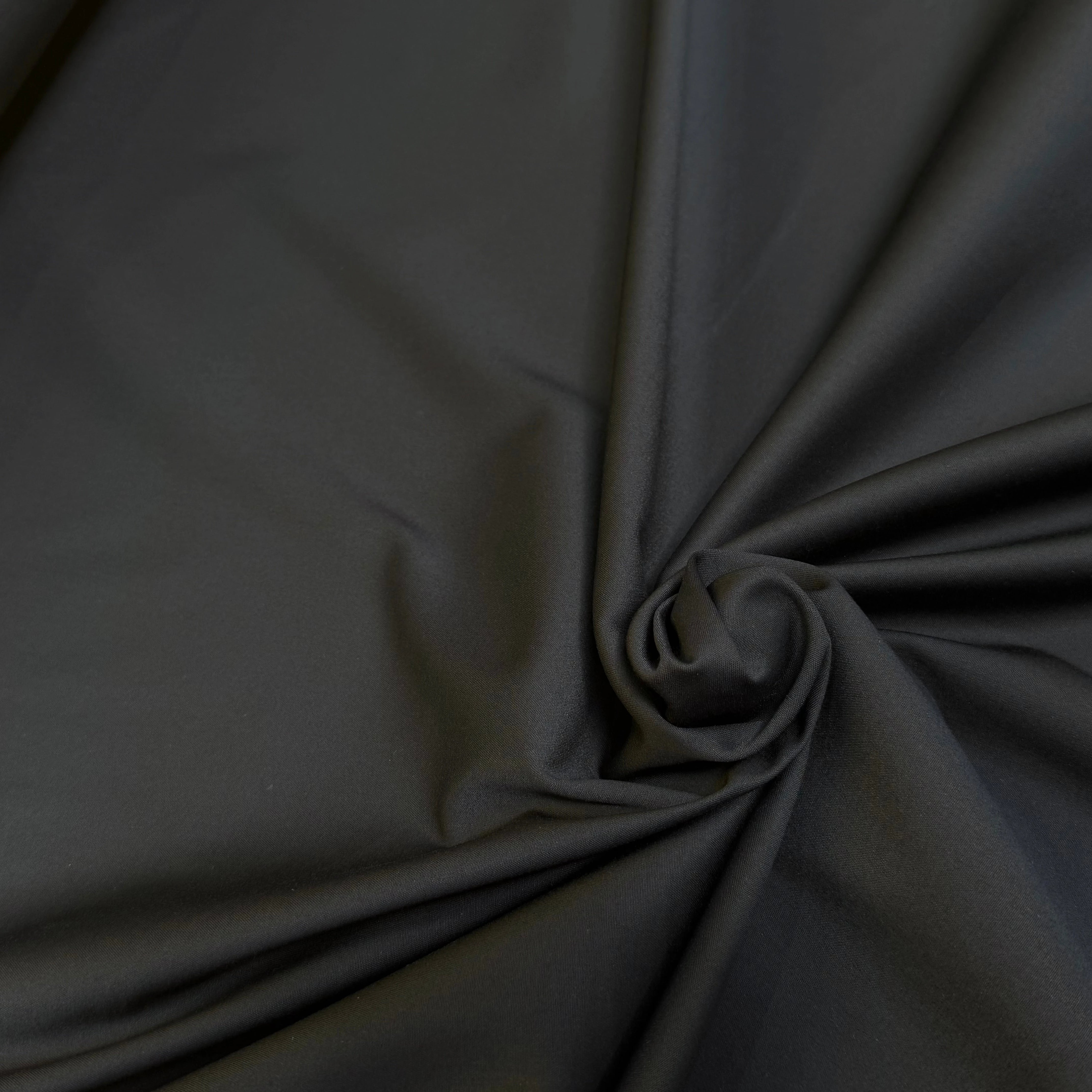 GABARDINE POLYCOTON SATINÉE TOUCHER SOYEUX STRETCH NOIR 48% COTON - My Little Coupon