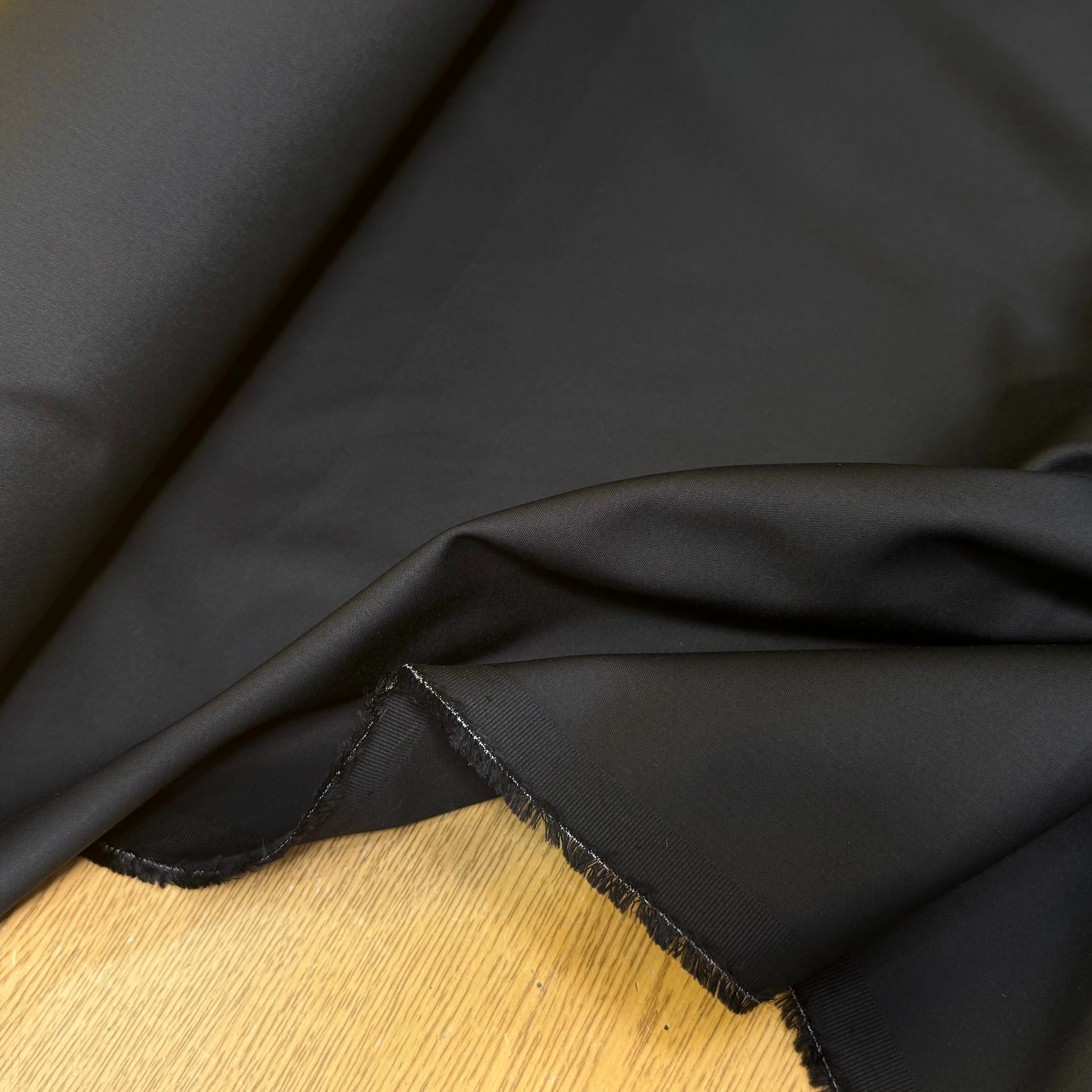 GABARDINE POLYCOTON SATINÉE TOUCHER SOYEUX STRETCH NOIR 48% COTON - My Little Coupon