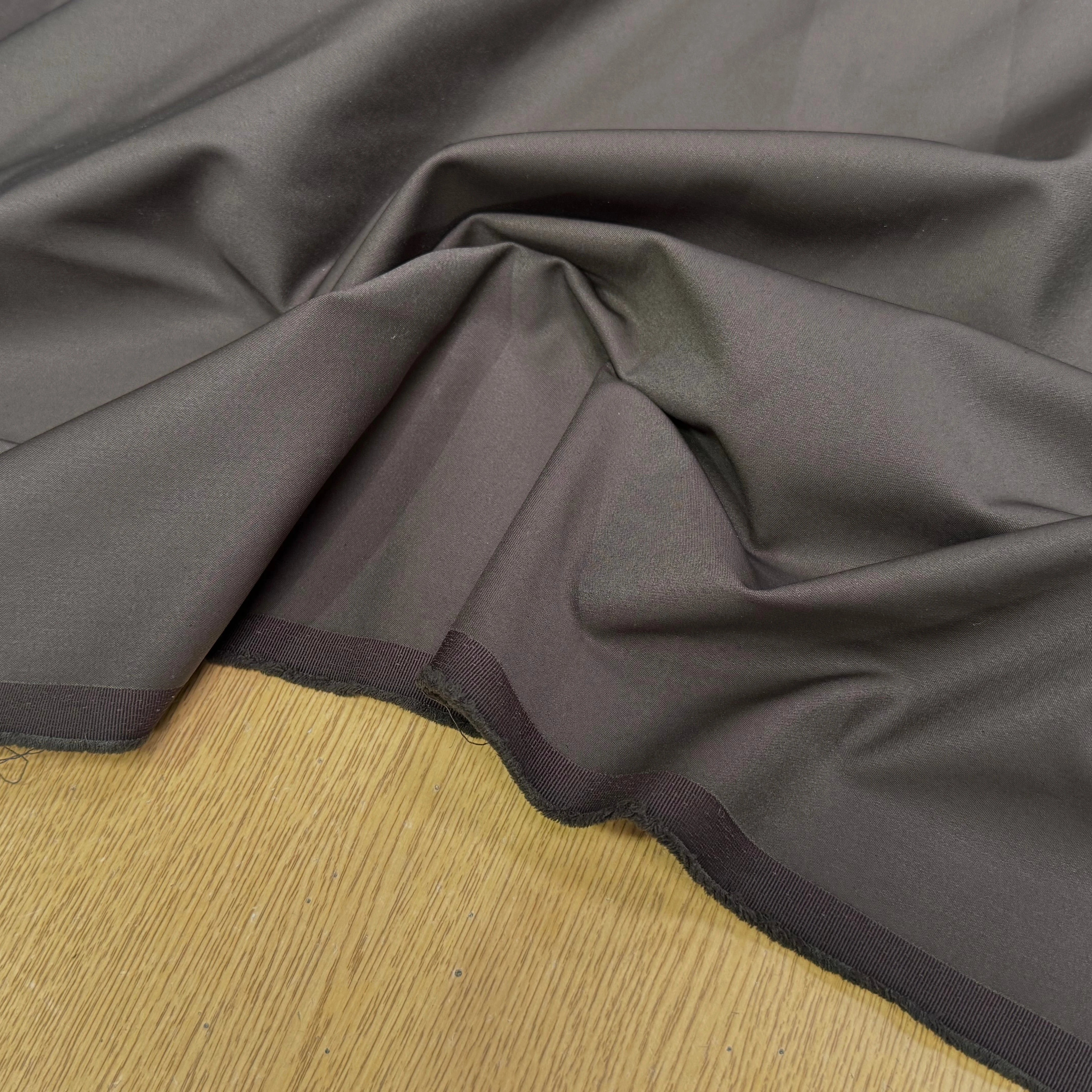 GABARDINE POLYCOTON STRETCH PEAU DE PÊCHE BRUN MASTIC - My Little Coupon