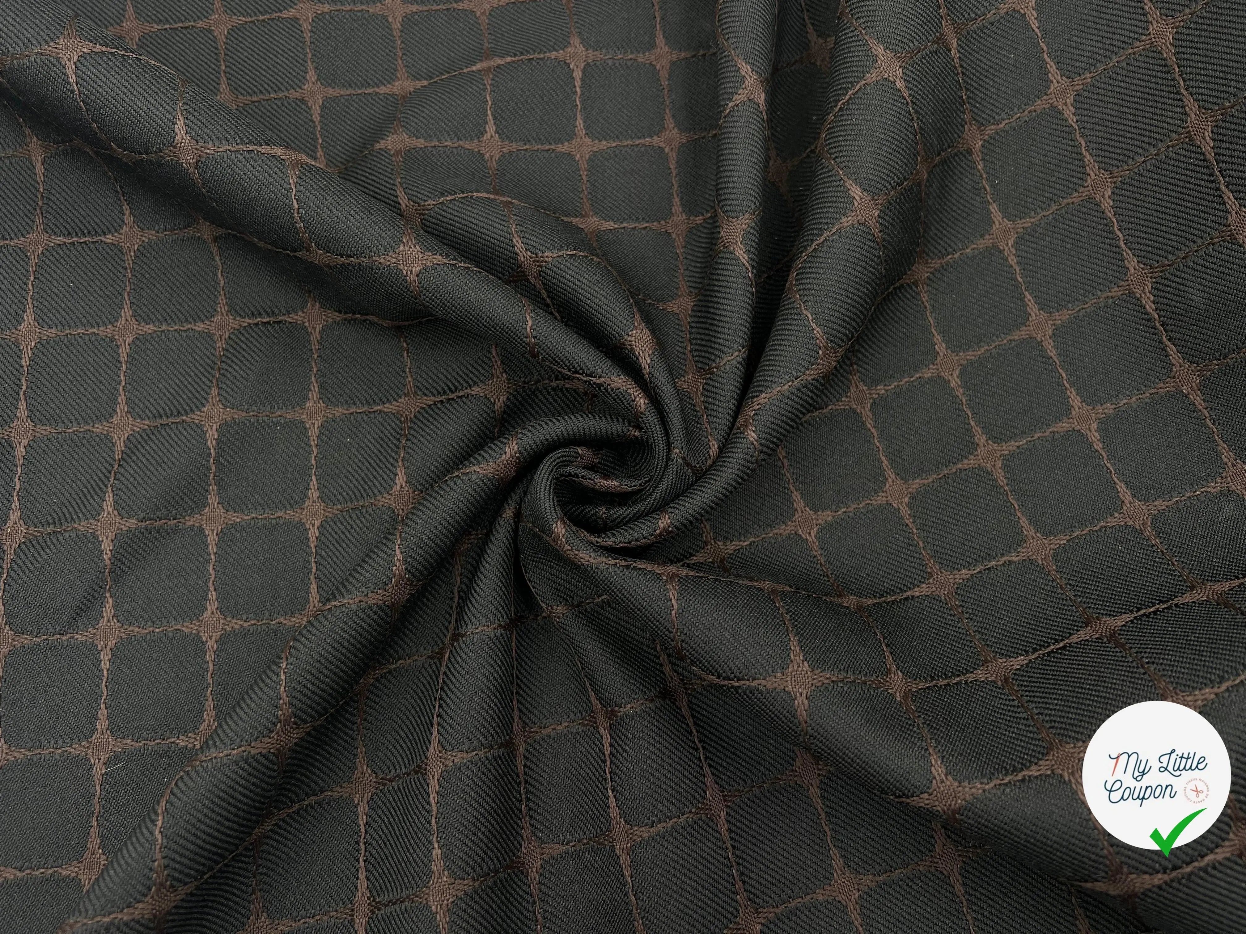 GABARDINE RELIEF FILS CARREAUX MARRONS - My Little Coupon - tissu - coudre