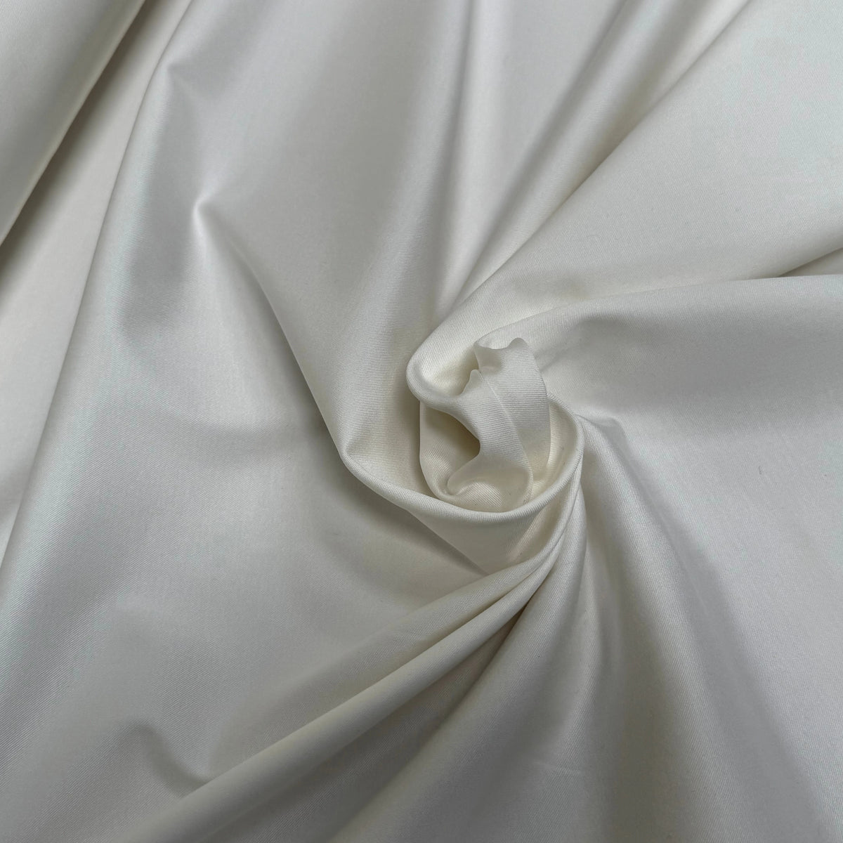 GABARDINE SATINÉE DE COTON TENUE SUBLIME TRÈS FINEMENT SERGÉE BLANC CASSÉ - My Little Coupon