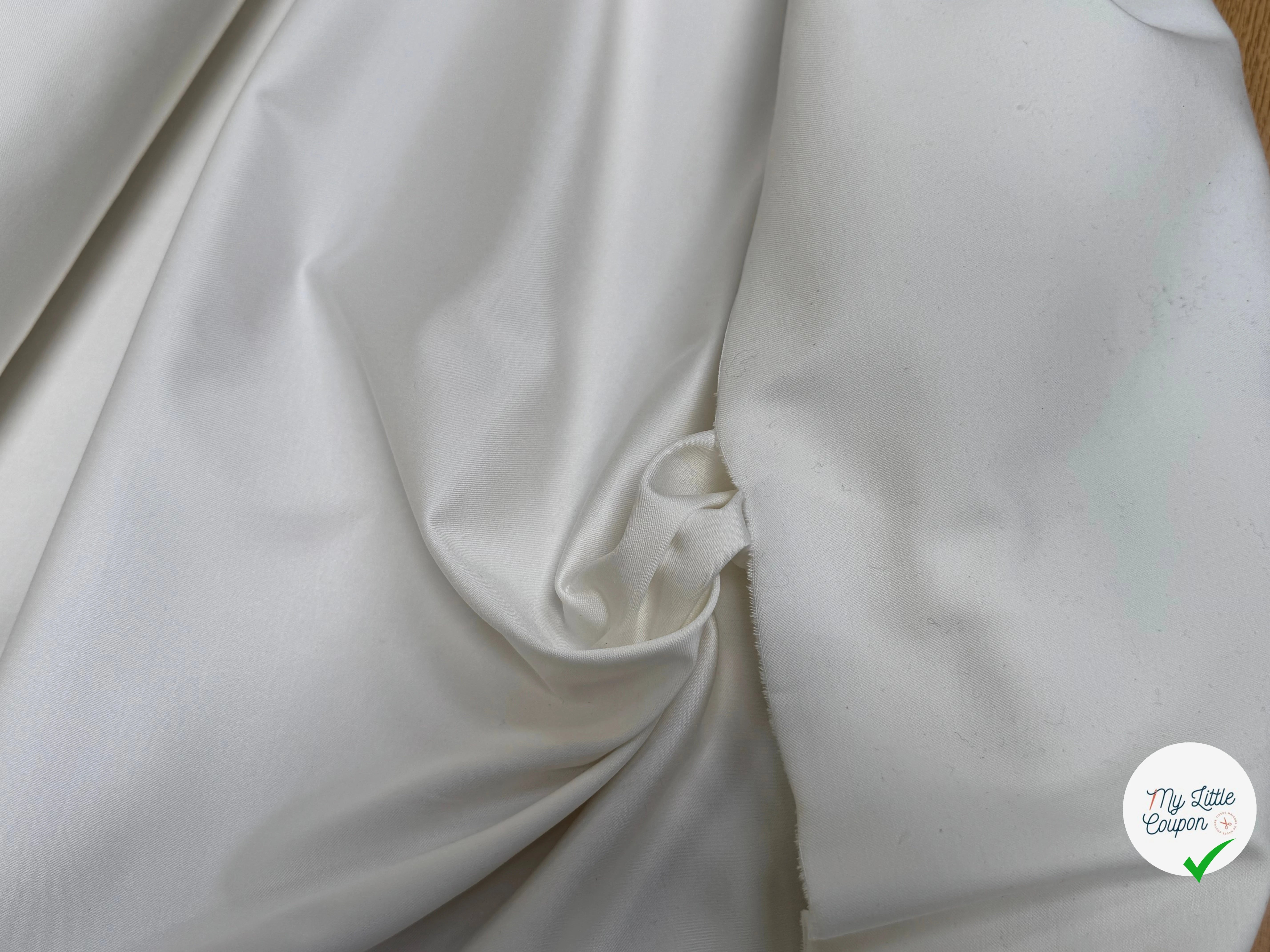 GABARDINE SATINÉE DE COTON TENUE SUBLIME TRÈS FINEMENT SERGÉE BLANC CASSÉ - My Little Coupon