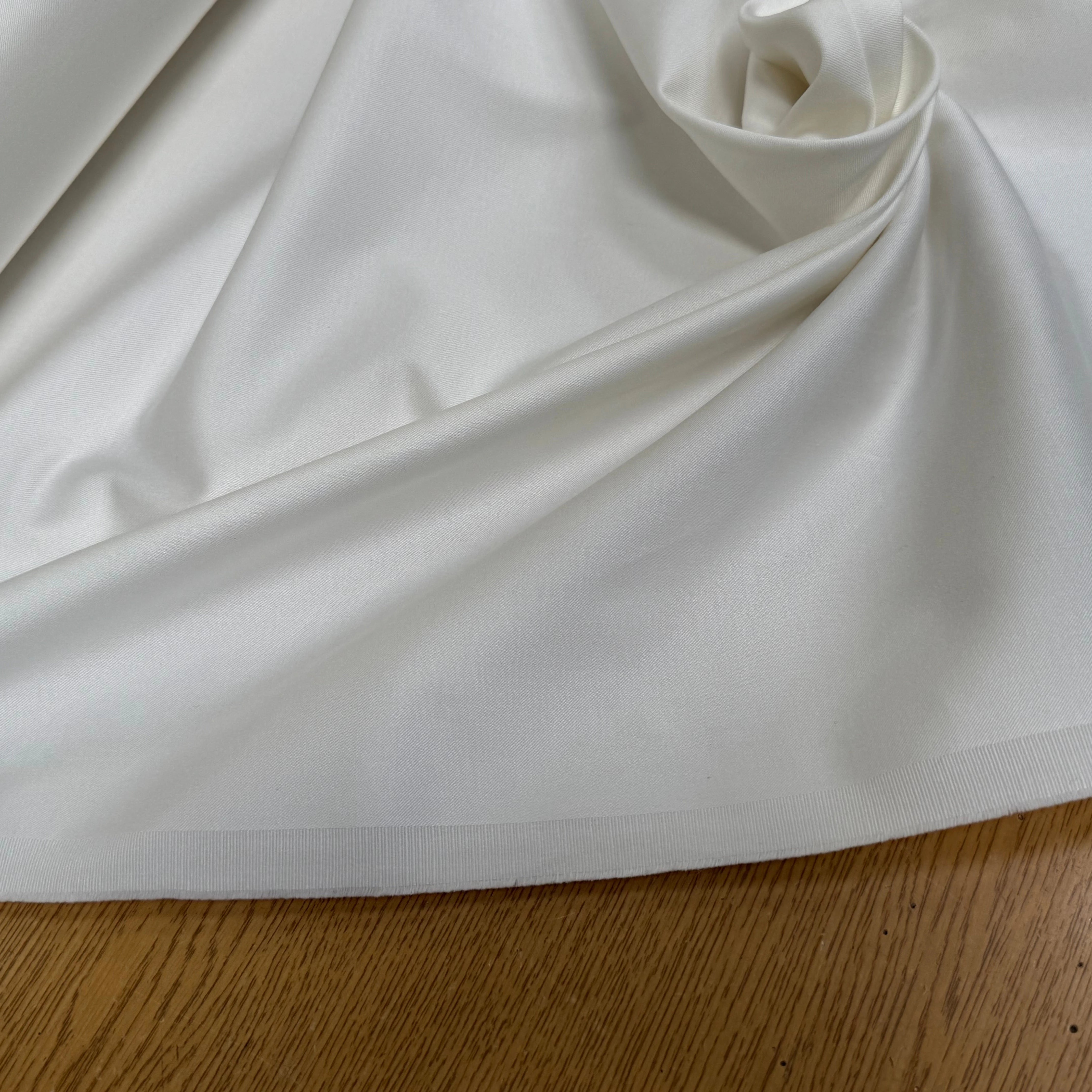 GABARDINE SATINÉE DE COTON TENUE SUBLIME TRÈS FINEMENT SERGÉE BLANC CASSÉ - My Little Coupon