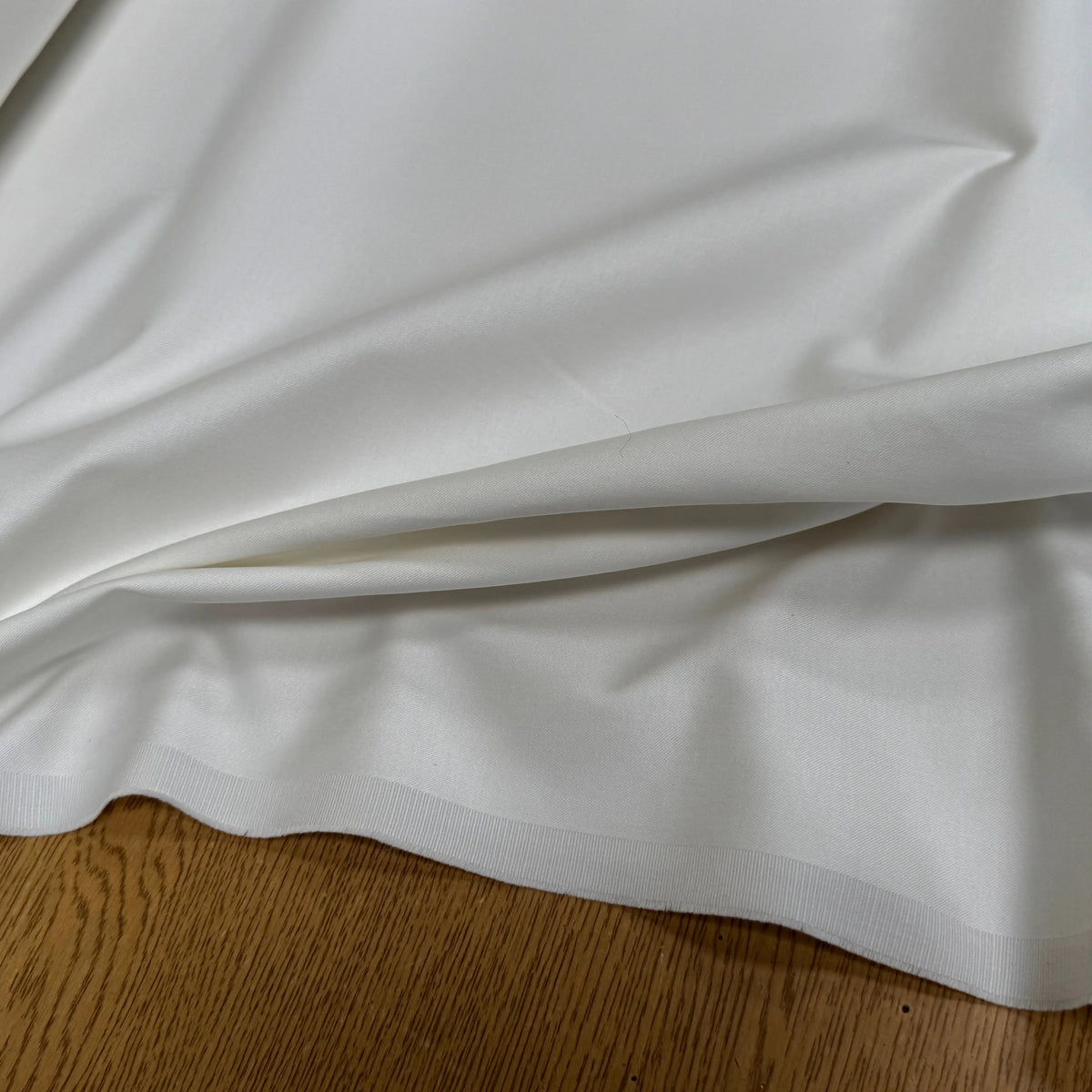 GABARDINE SATINÉE DE COTON TENUE SUBLIME TRÈS FINEMENT SERGÉE BLANC CASSÉ - My Little Coupon