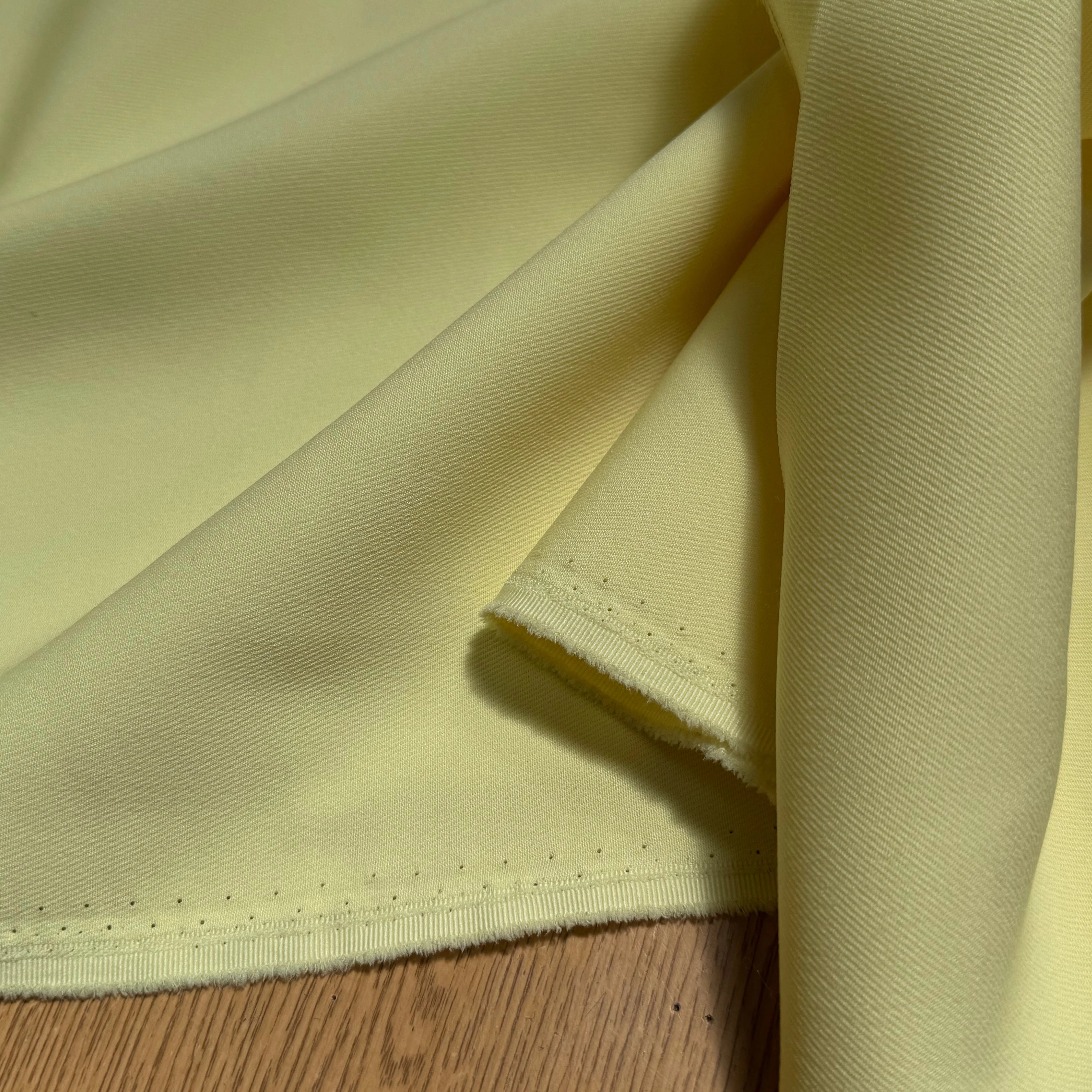 GABARDINE SOUPLE SERGÉE STRETCH BEAU TOMBÉ LIGHT YELLOW - My Little Coupon
