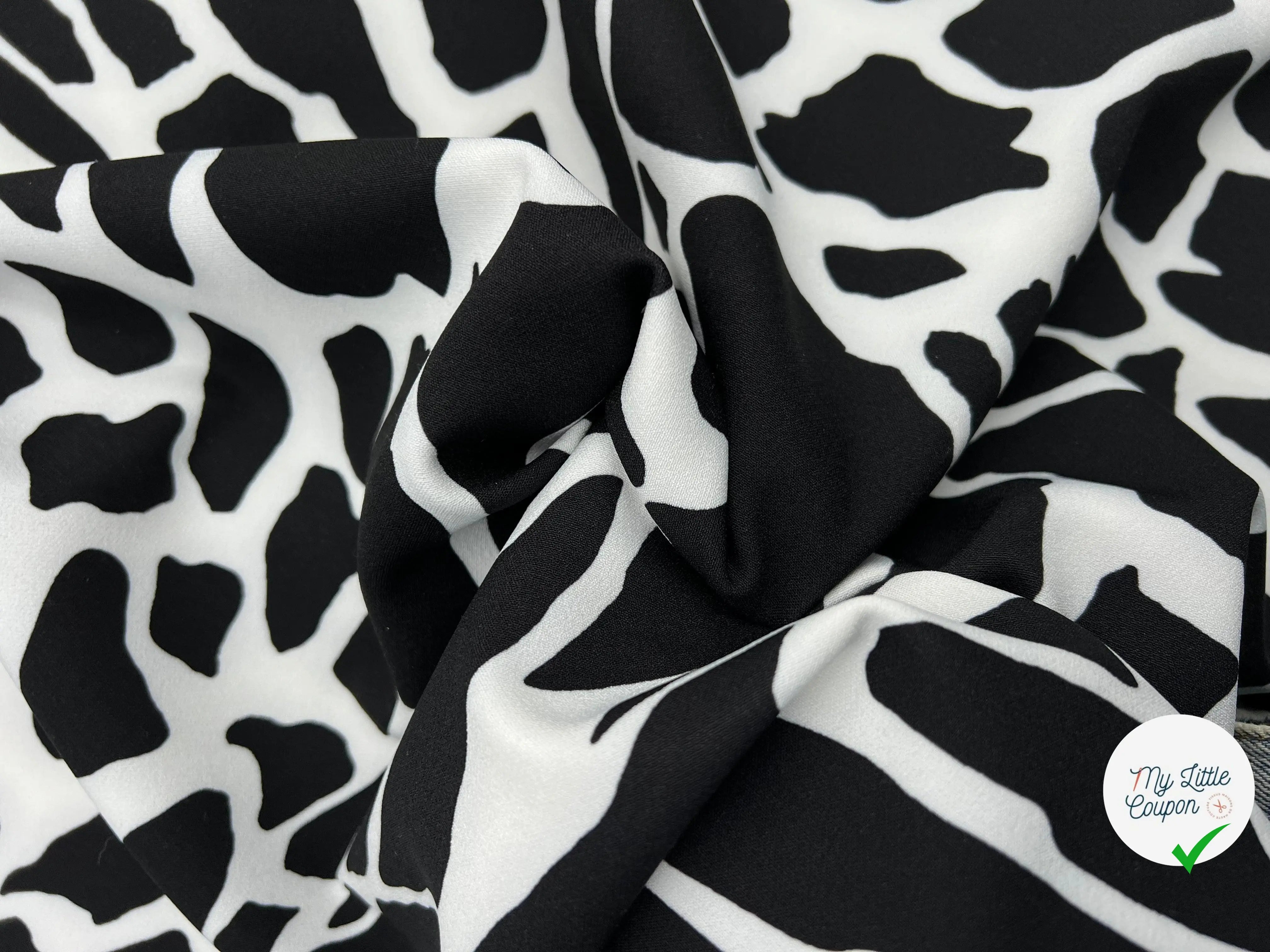GABARDINE STRETCH QUALITĂ COUTURE IMPRIMĂ GIRAFE - My Little Coupon - tissu - coudre