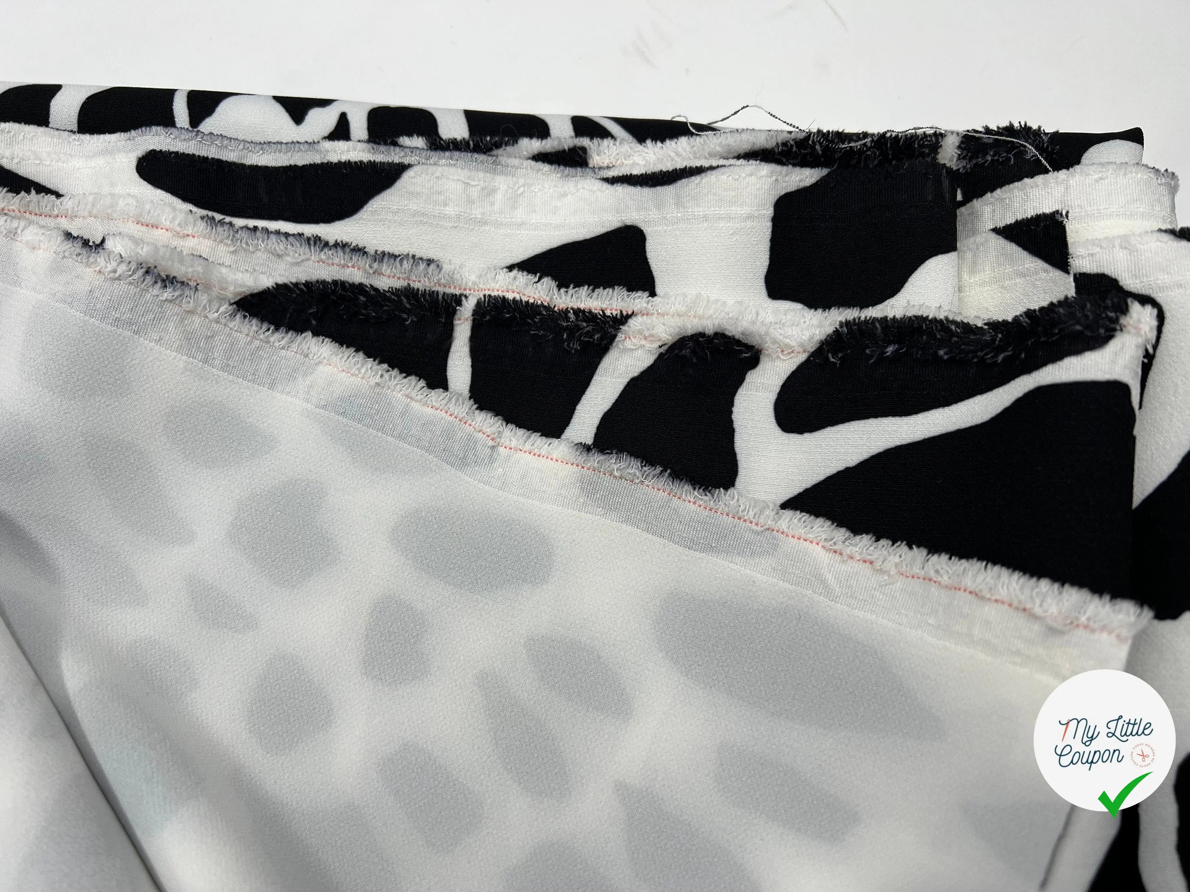 GABARDINE STRETCH QUALITĂ COUTURE IMPRIMĂ GIRAFE - My Little Coupon - tissu - coudre