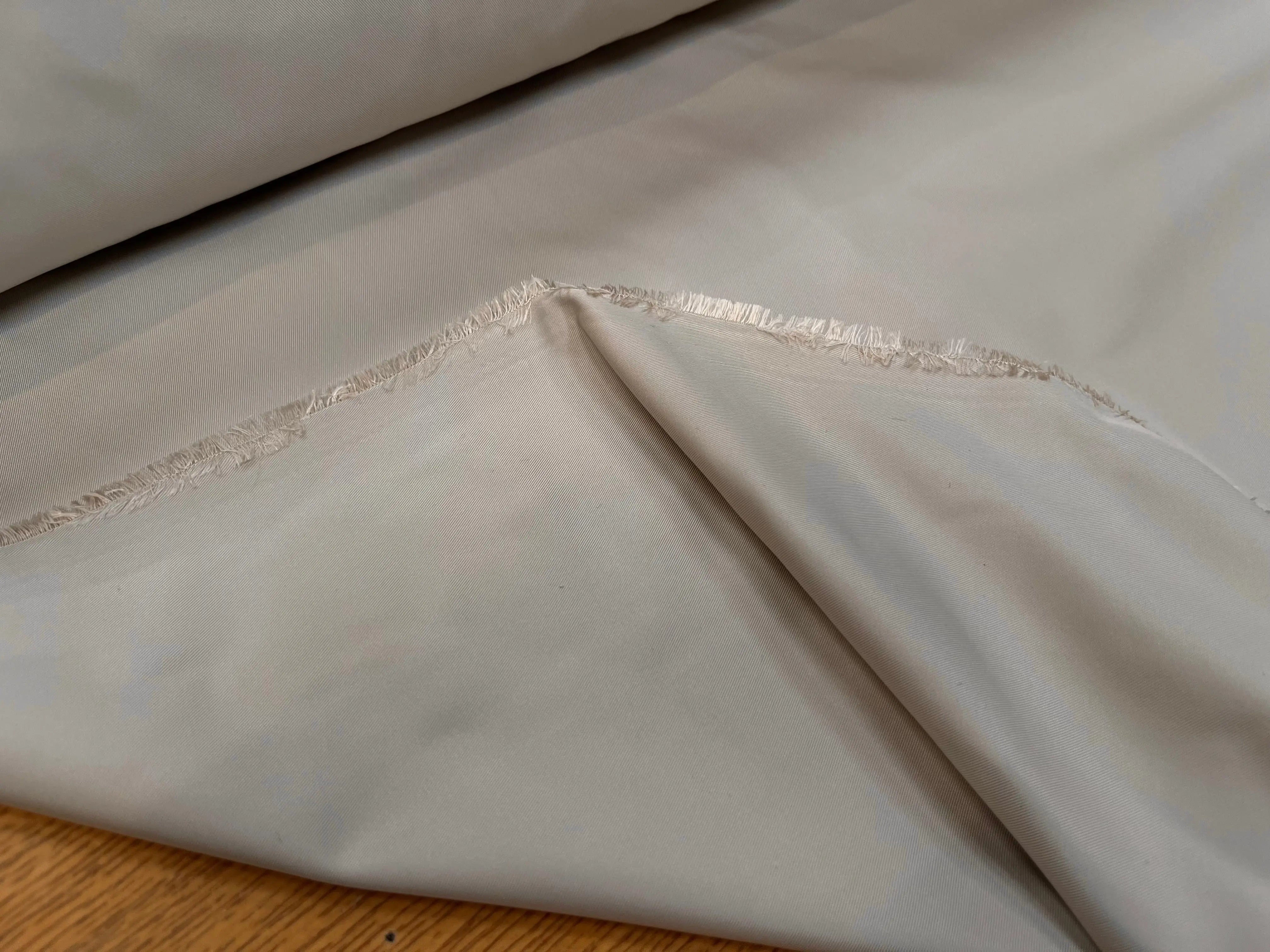 GABARDINE TECHNIQUE SOIE POLYAMIDE UNI BEIGE - My Little Coupon