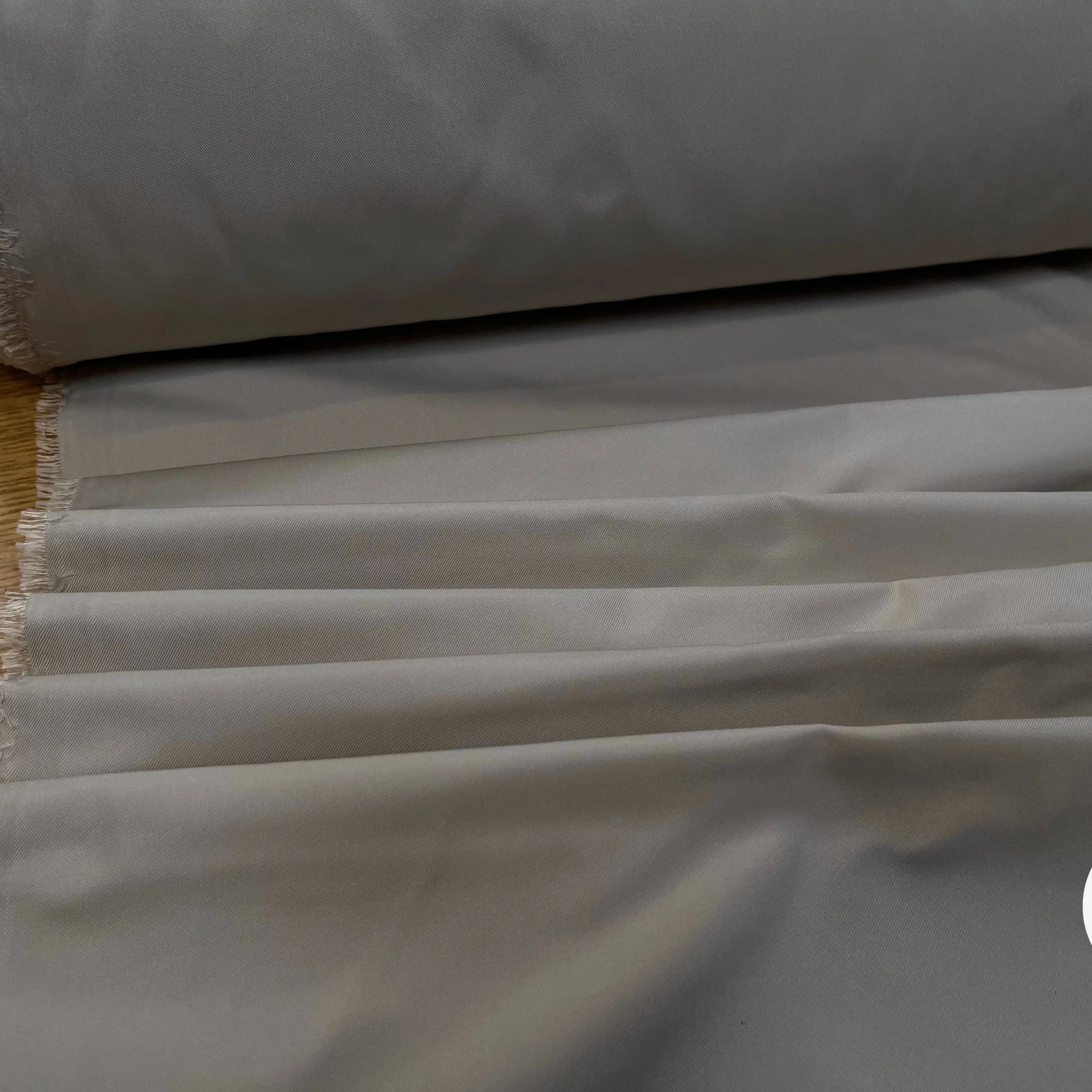 GABARDINE TECHNIQUE SOIE POLYAMIDE UNI BEIGE - My Little Coupon