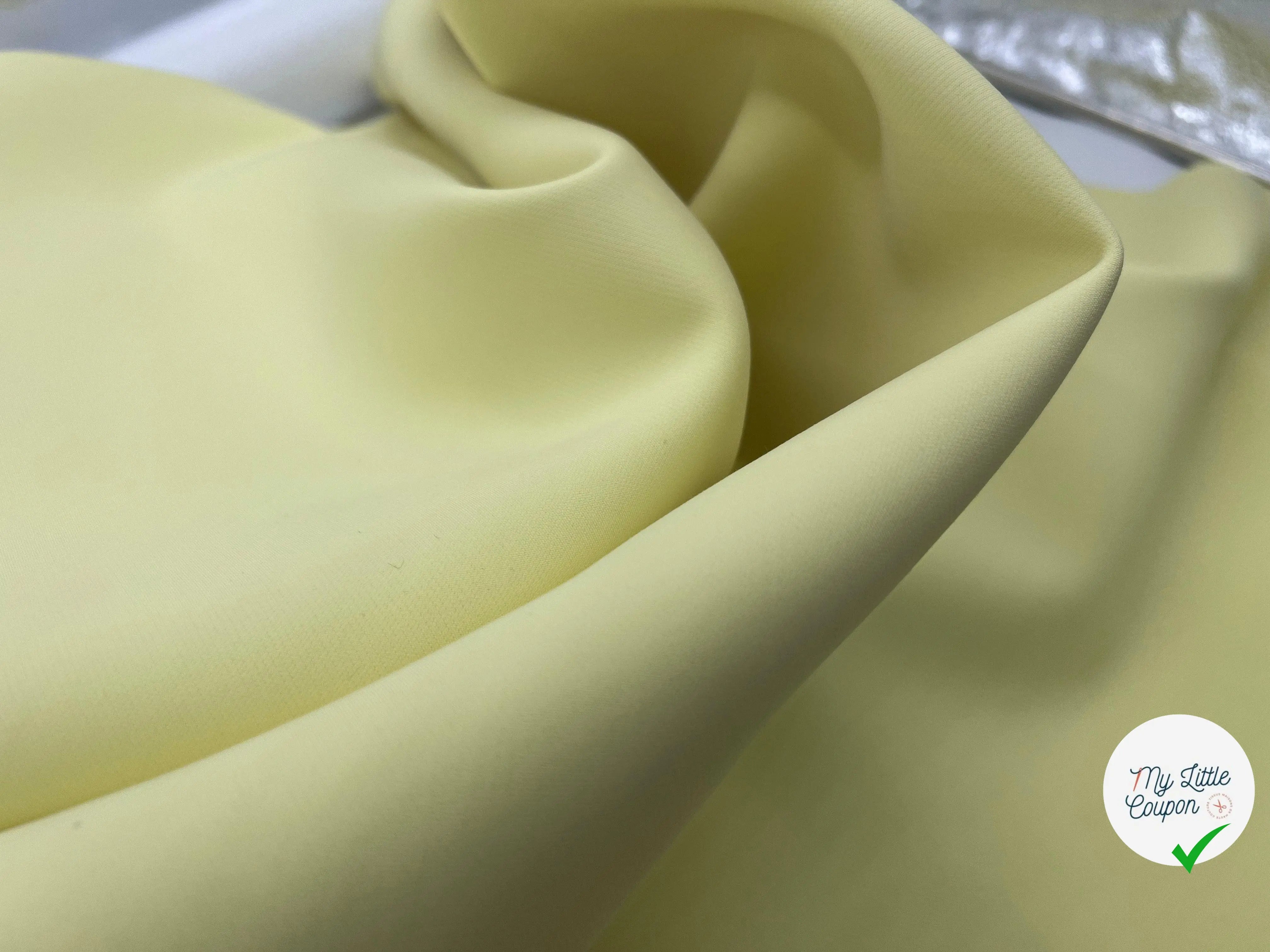 GABARDINE TECHNIQUE TOUCHER NÉOPRÈNE VANILLE CITRONNÉE DOUBLE ÉTOFFE - coupon de tissu de 3 mètres - My Little Coupon - tissu - coudre