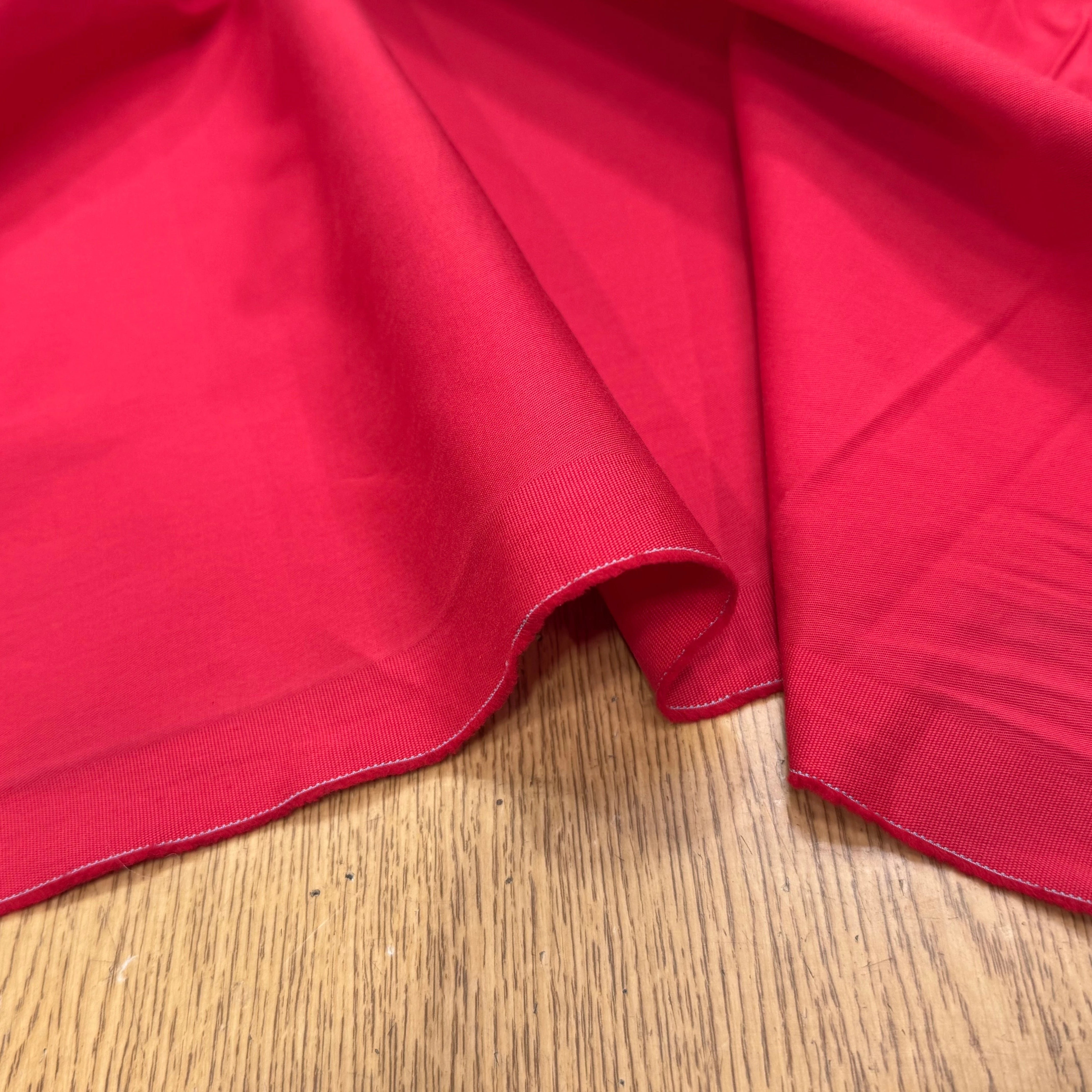 GABRDINE DE COTON ULTRA STRETCH LÉGÈREMENT STRIÉE ROUGE PAMPLEMOUSSE - My Little Coupon