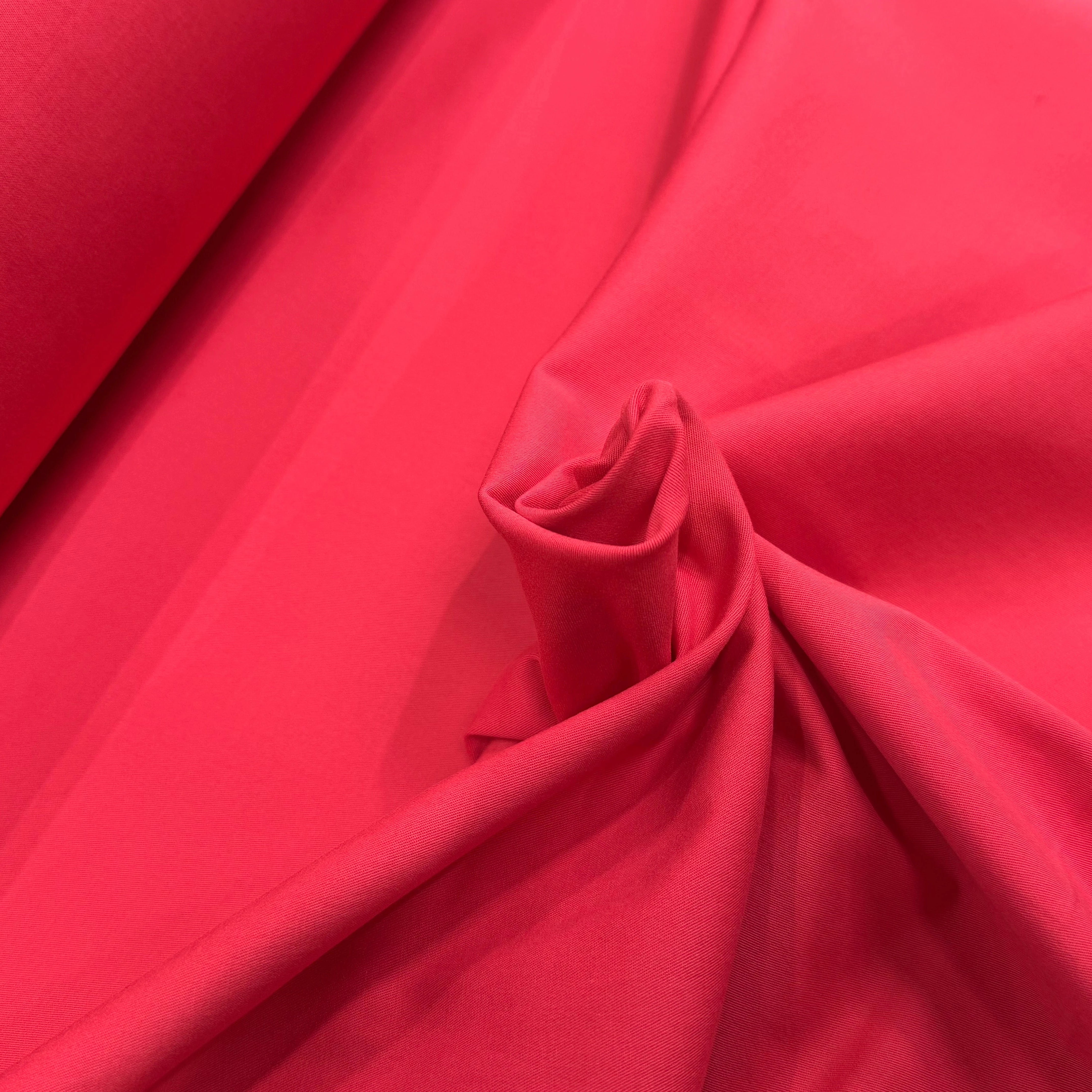 GABRDINE DE COTON ULTRA STRETCH LÉGÈREMENT STRIÉE TRÈS BELLE ROUGE VERT MIGNON - My Little Coupon