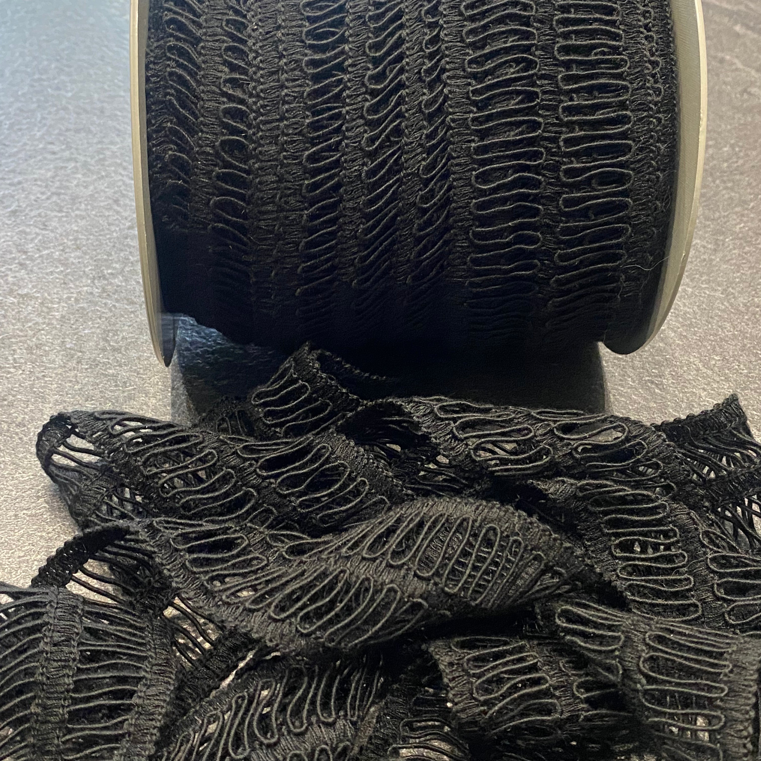 GALON AJOURÉ DOUBLE ÉCHELLE NOIR 45mm - My Little Coupon