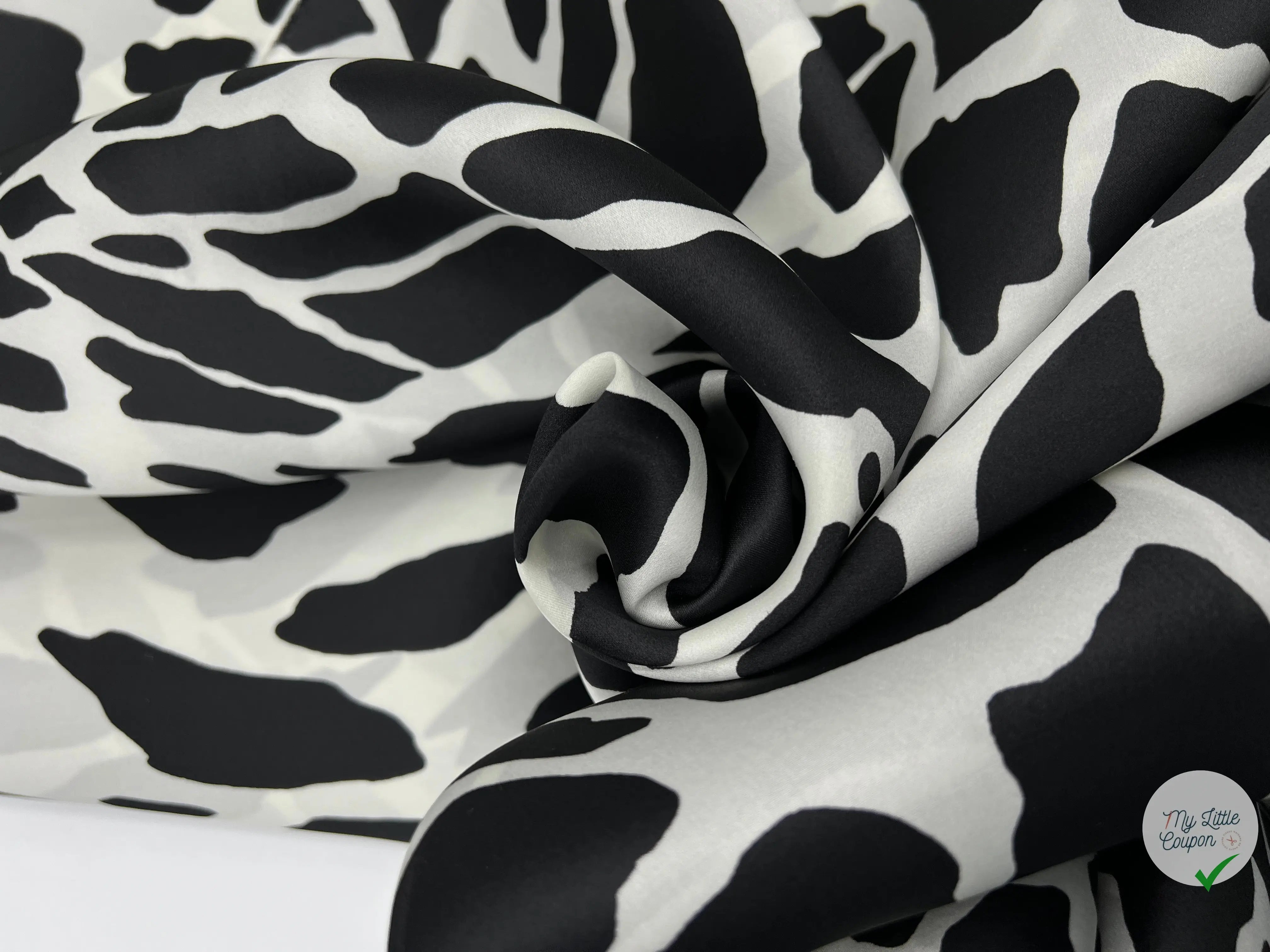 GAZAR DE SOIE IMPRIMÉ GIRAFE FOND BLANC - My Little Coupon - tissu - coudre