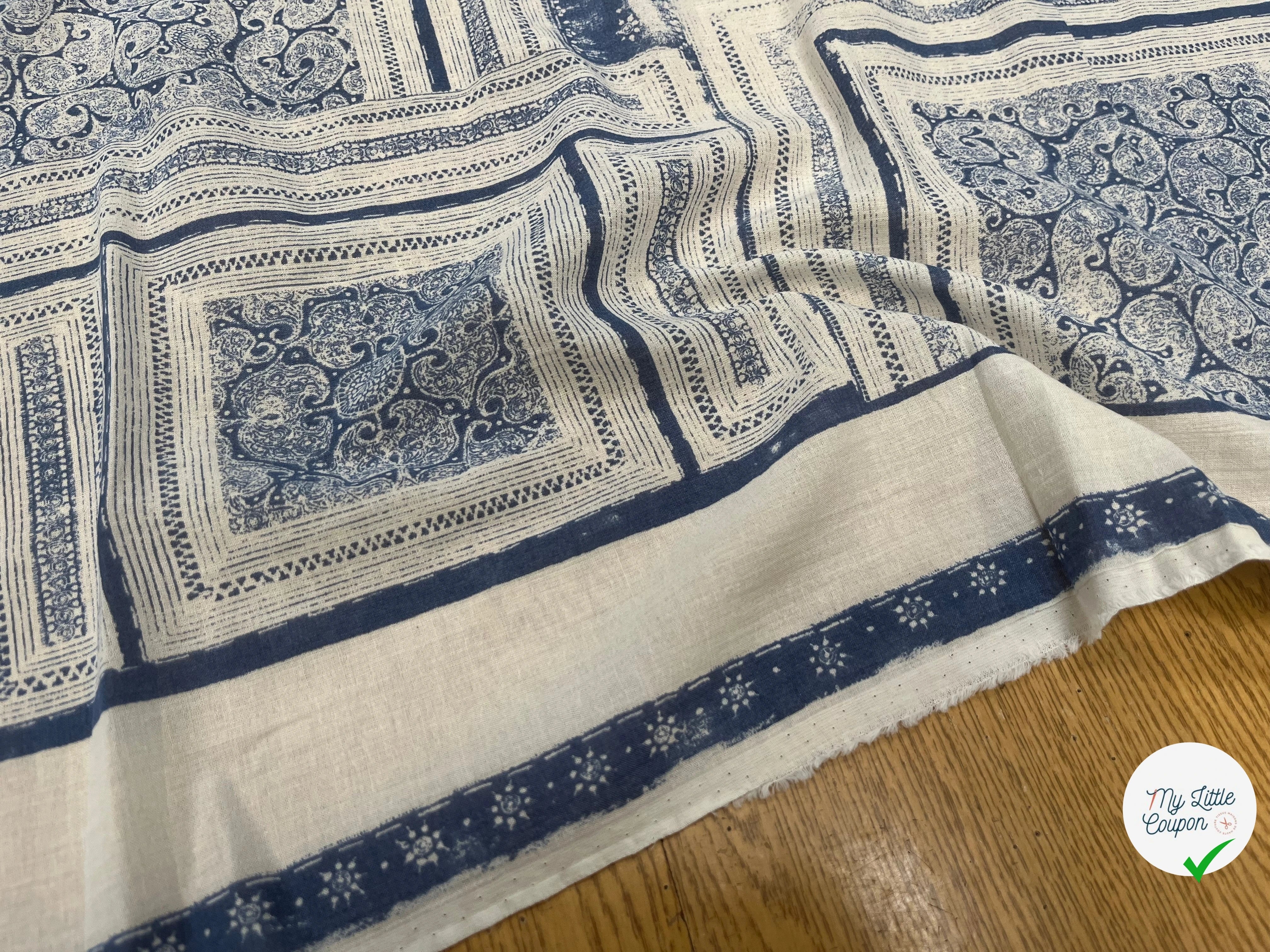 GAZE DE COTON MOTIF GÉOMETRIQUE ÉCRU BLEU CIEL - My Little Coupon