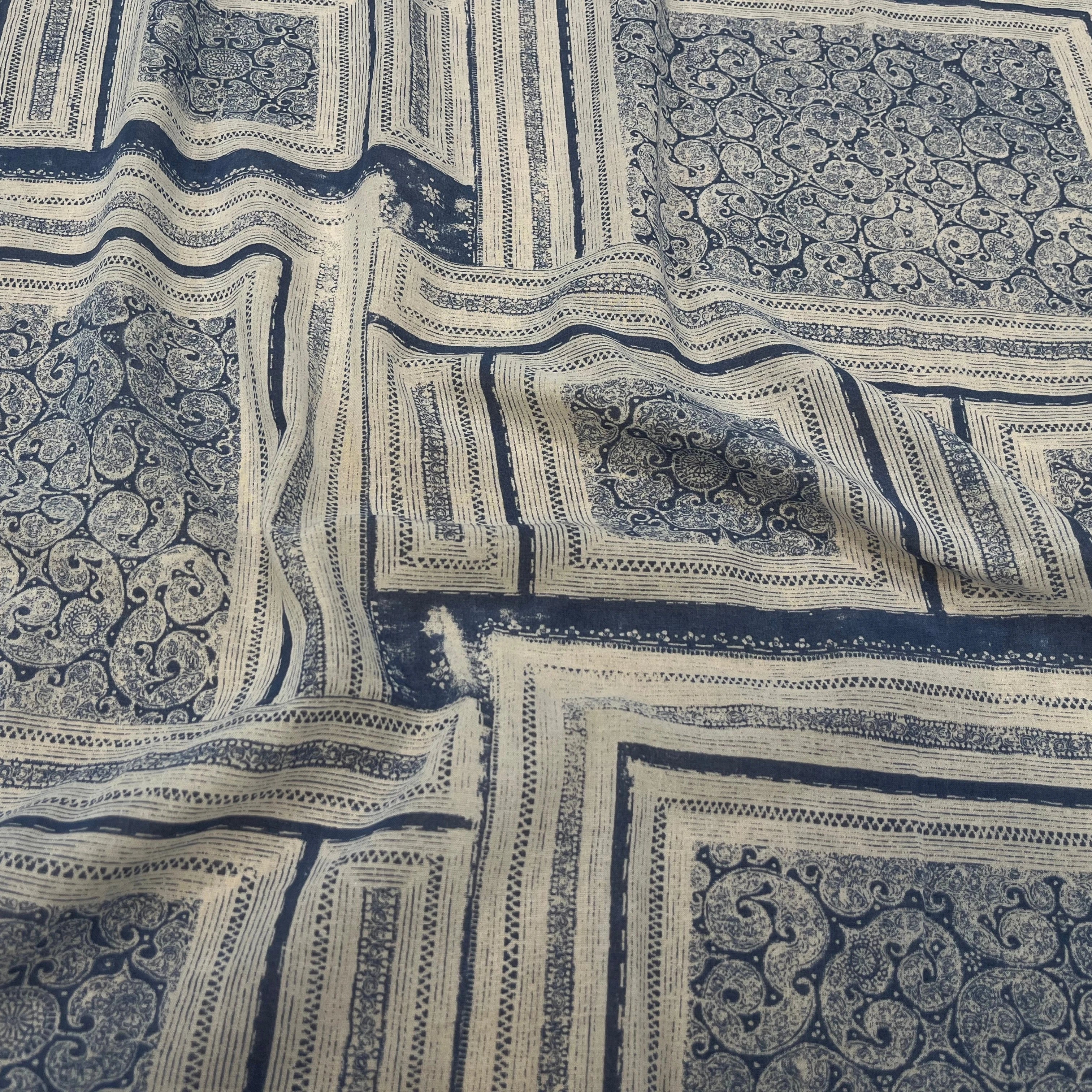 GAZE DE COTON MOTIF GÉOMETRIQUE ÉCRU BLEU CIEL - My Little Coupon