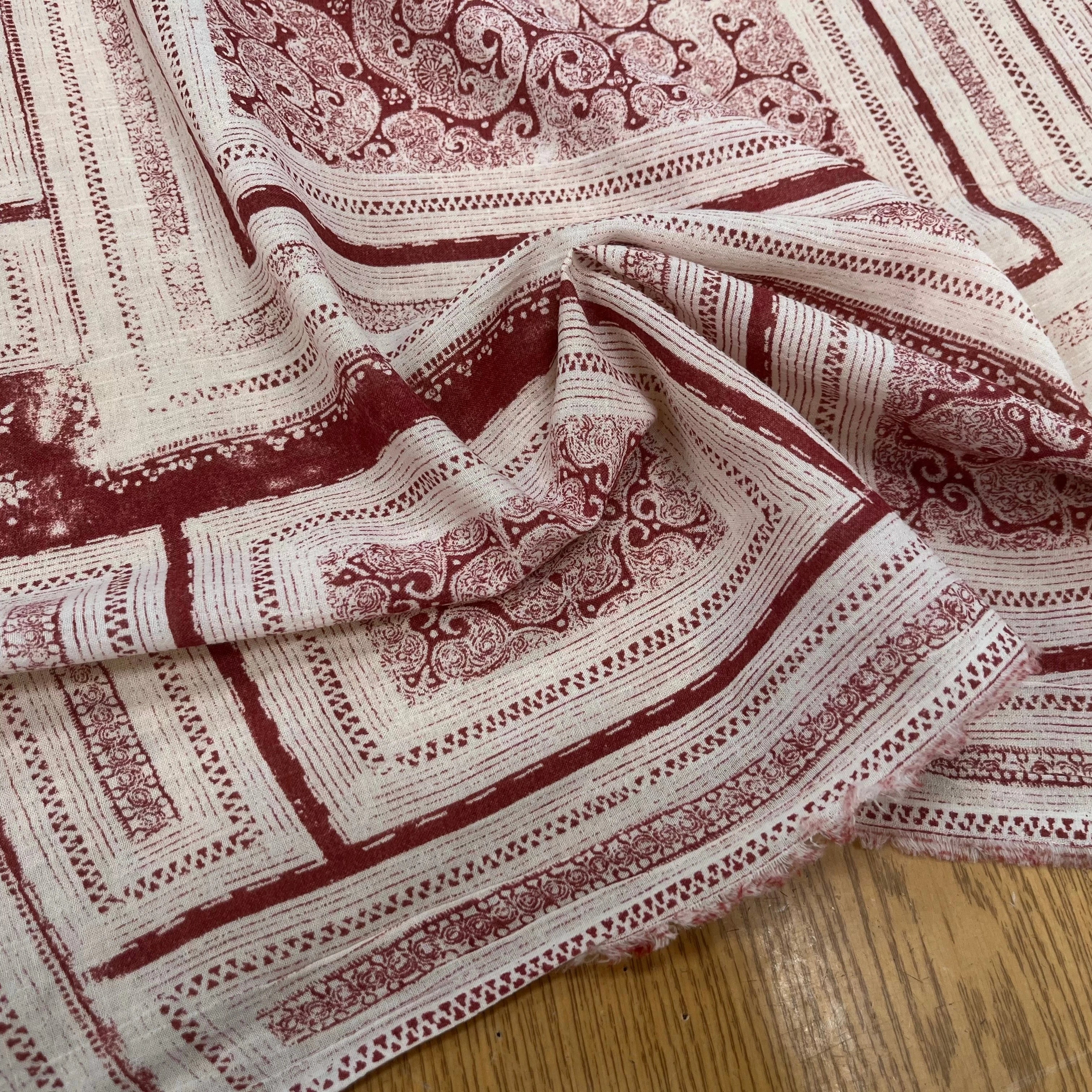 GAZE DE COTON MOTIF GÉOMETRIQUE ÉCRU ET MARON - My Little Coupon