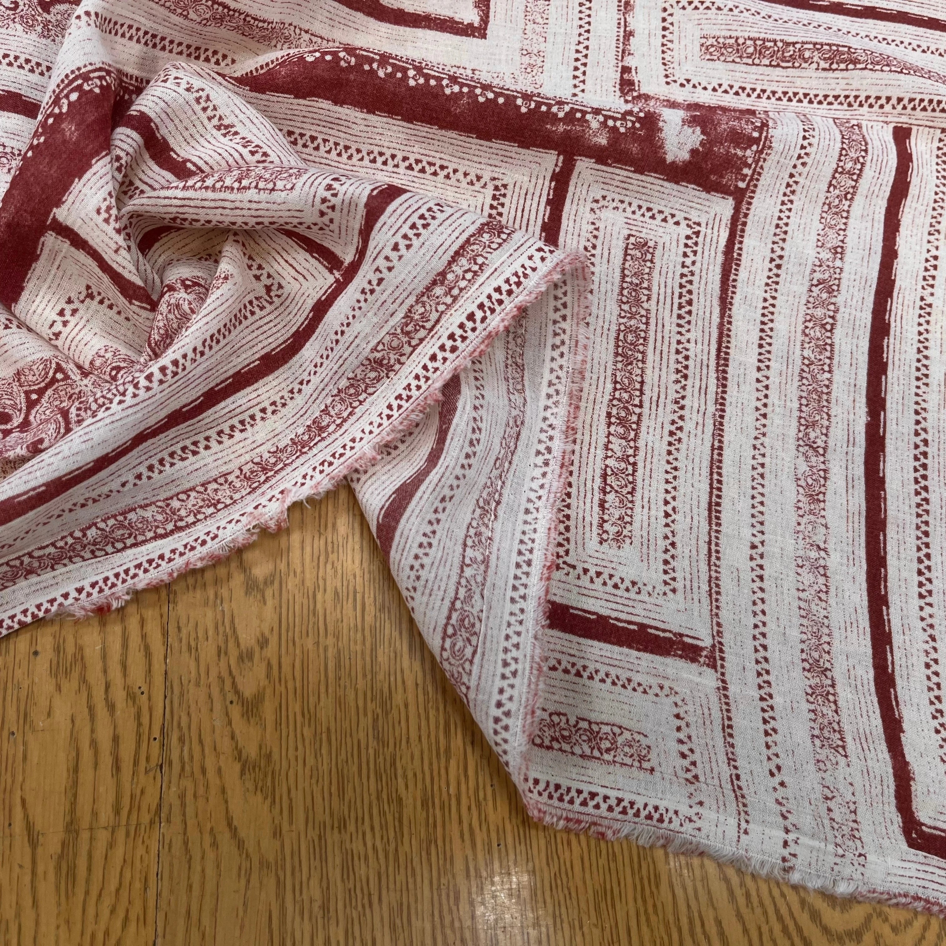 GAZE DE COTON MOTIF GÉOMETRIQUE ÉCRU ET MARON - My Little Coupon