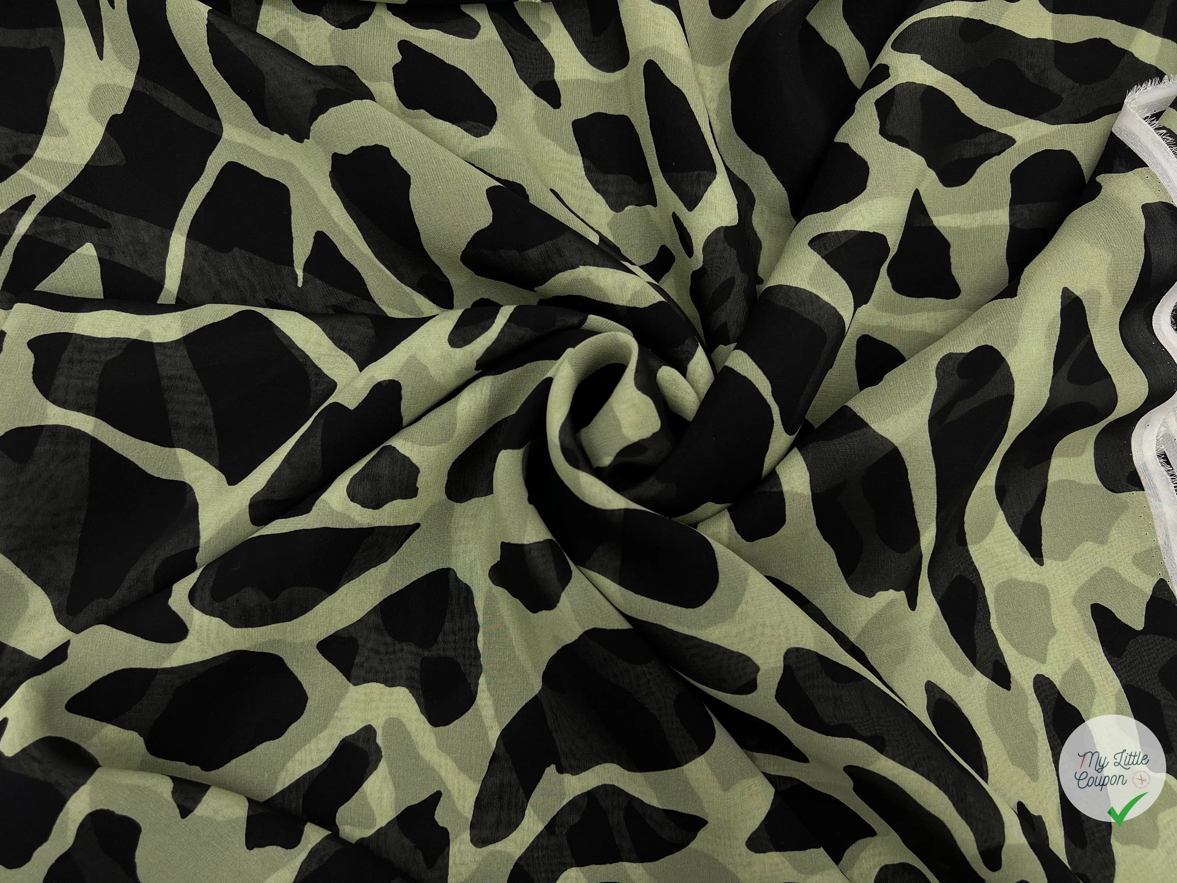 GEORGETTE DE SOIE IMPRIMÉ GIRAFE FOND VERT AMANDE - My Little Coupon - tissu - coudre