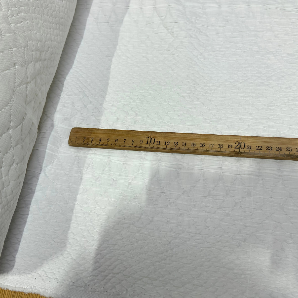 JACQUARD 60% ACETATE 31% POLYAMIDE 9% VISCOSE MOTIF LOSANGE BLANC - My Little Coupon