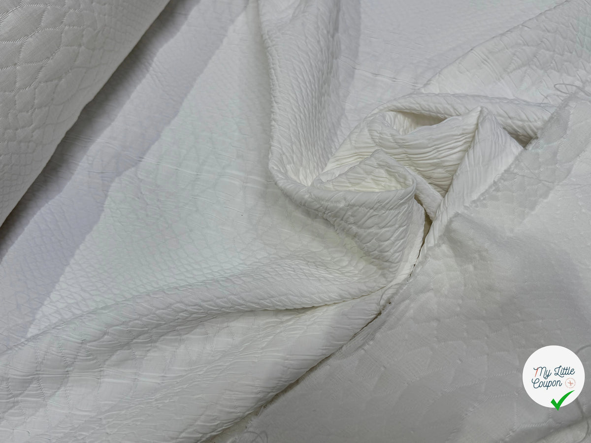 JACQUARD 60% ACETATE 31% POLYAMIDE 9% VISCOSE MOTIF LOSANGE BLANC - My Little Coupon