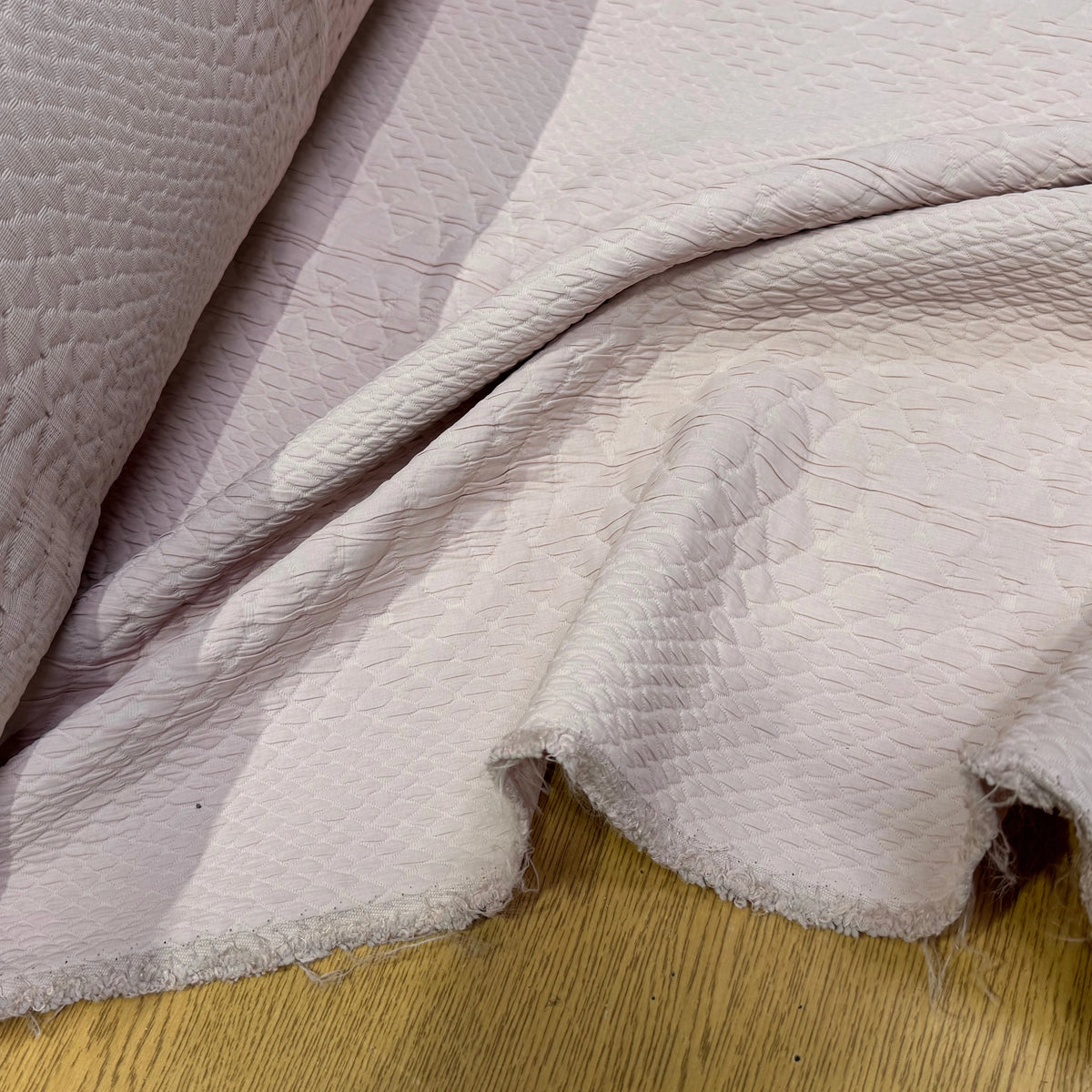 JACQUARD 60% ACETATE 31% POLYAMIDE 9% VISCOSE MOTIF LOSANGE ROSE PALE - My Little Coupon