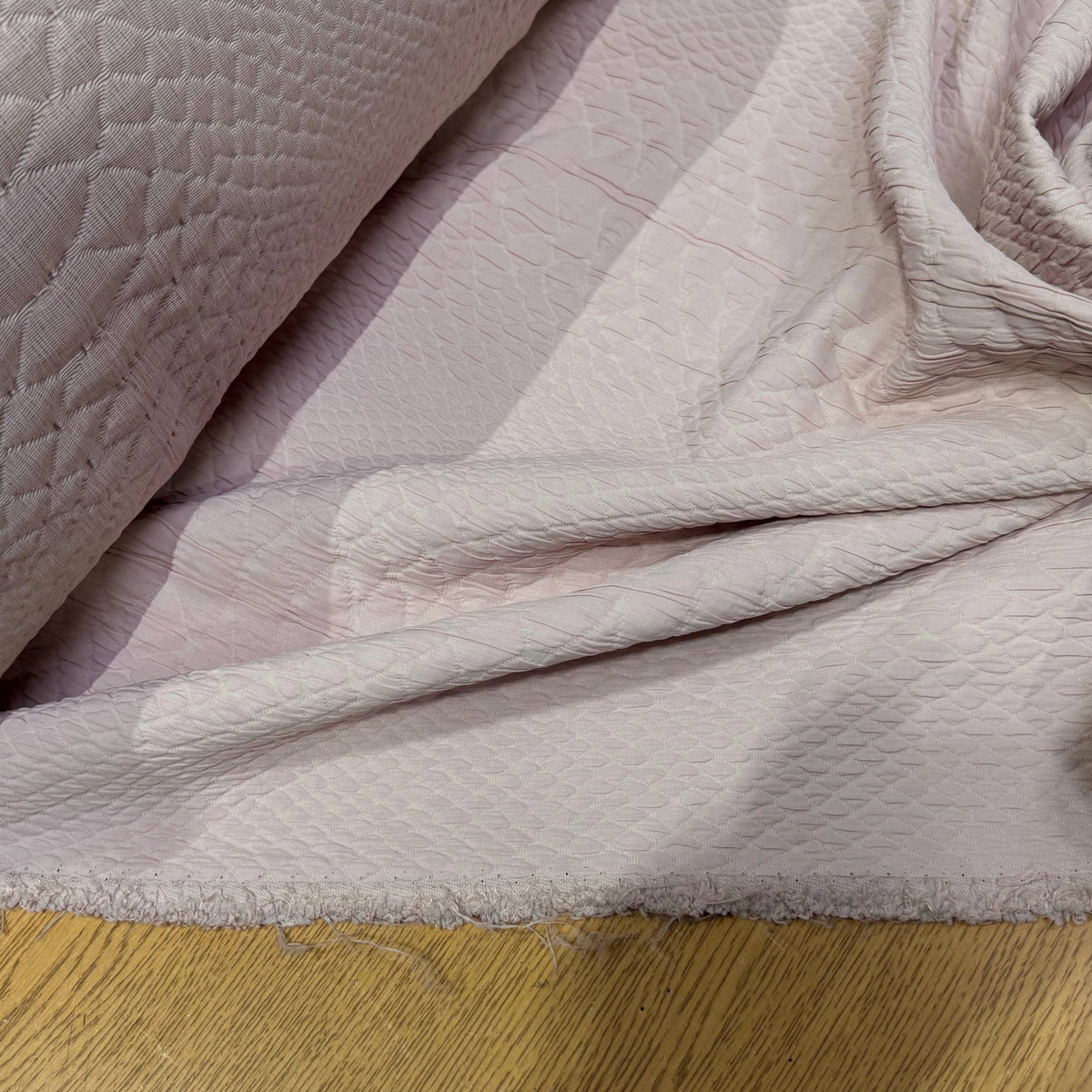 JACQUARD 60% ACETATE 31% POLYAMIDE 9% VISCOSE MOTIF LOSANGE ROSE PALE - My Little Coupon