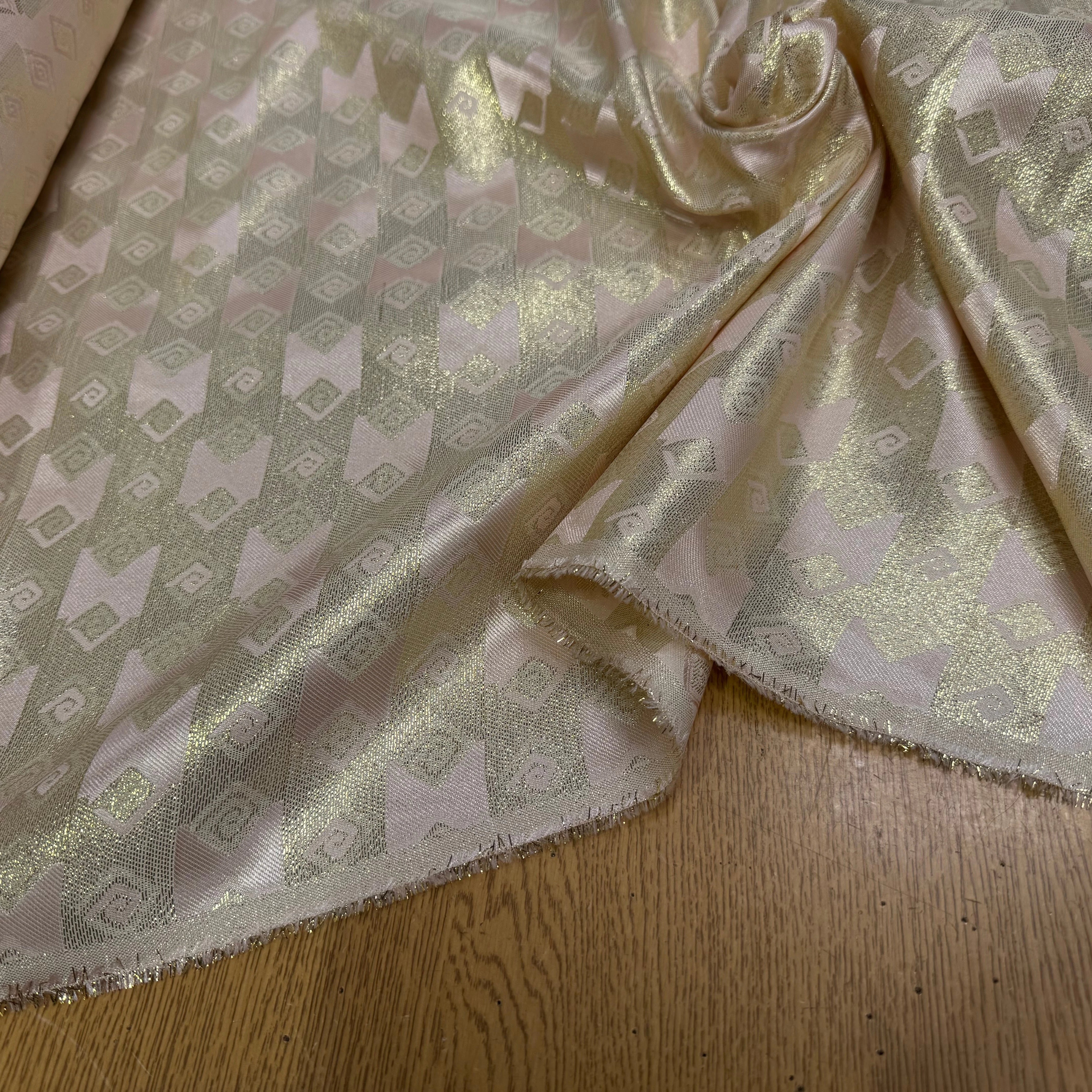 JACQUARD BROCA ARGENTÉ EMPERIAL MOTIFS BEIGE MINÉRAL - My Little Coupon