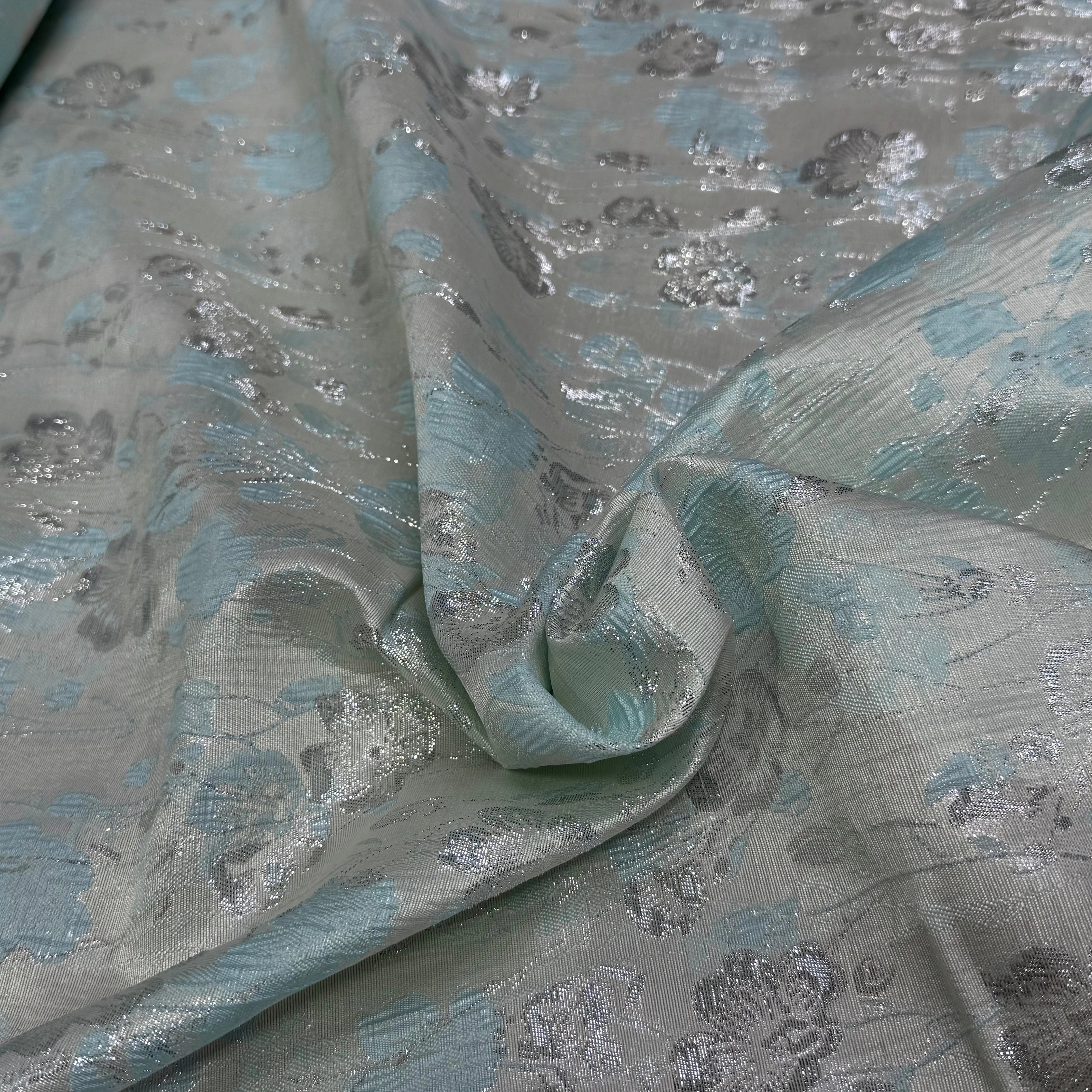 JACQUARD BROCA ARGENTÉ MOTIFS FLORAUX ACQUA - My Little Coupon