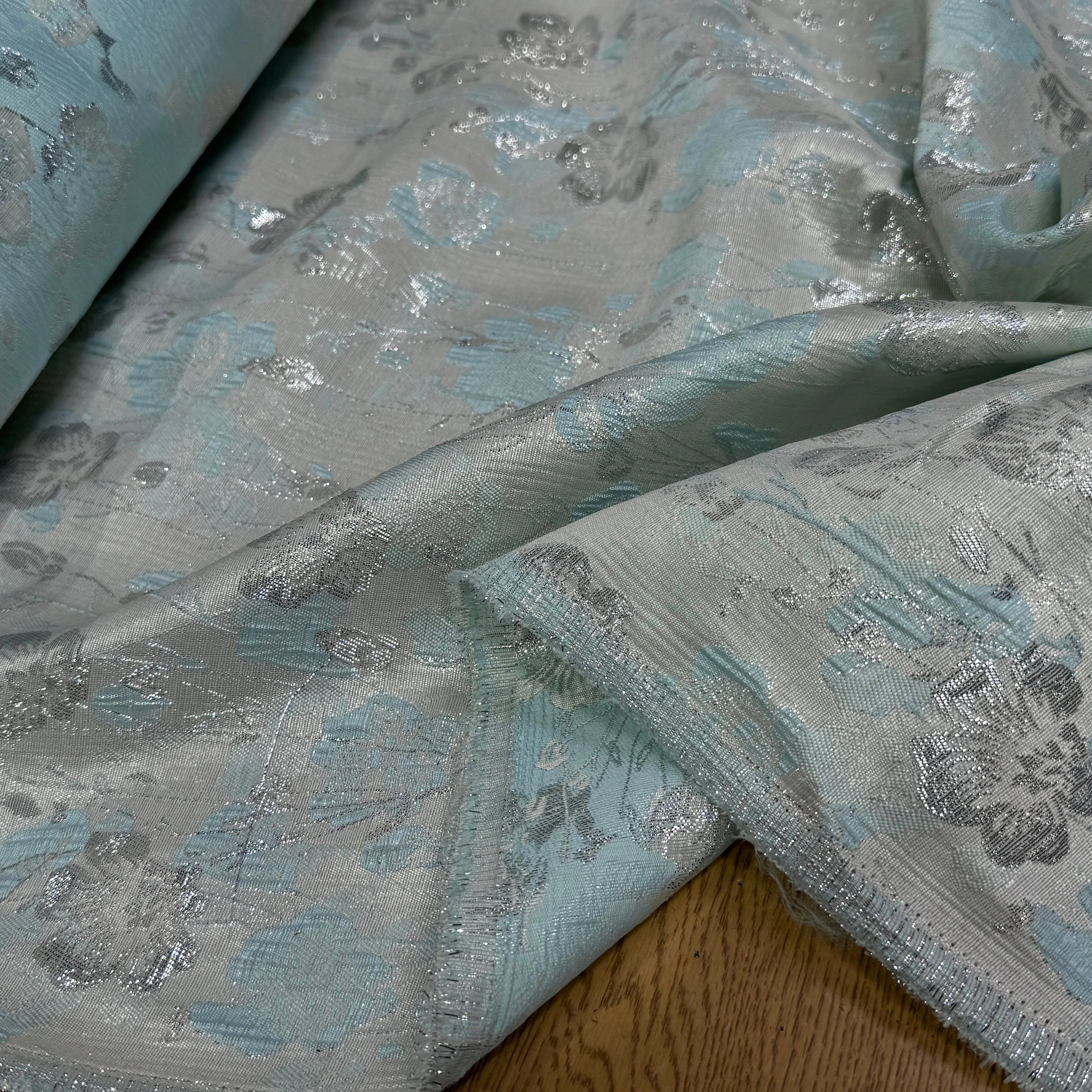 JACQUARD BROCA ARGENTÉ MOTIFS FLORAUX ACQUA - My Little Coupon
