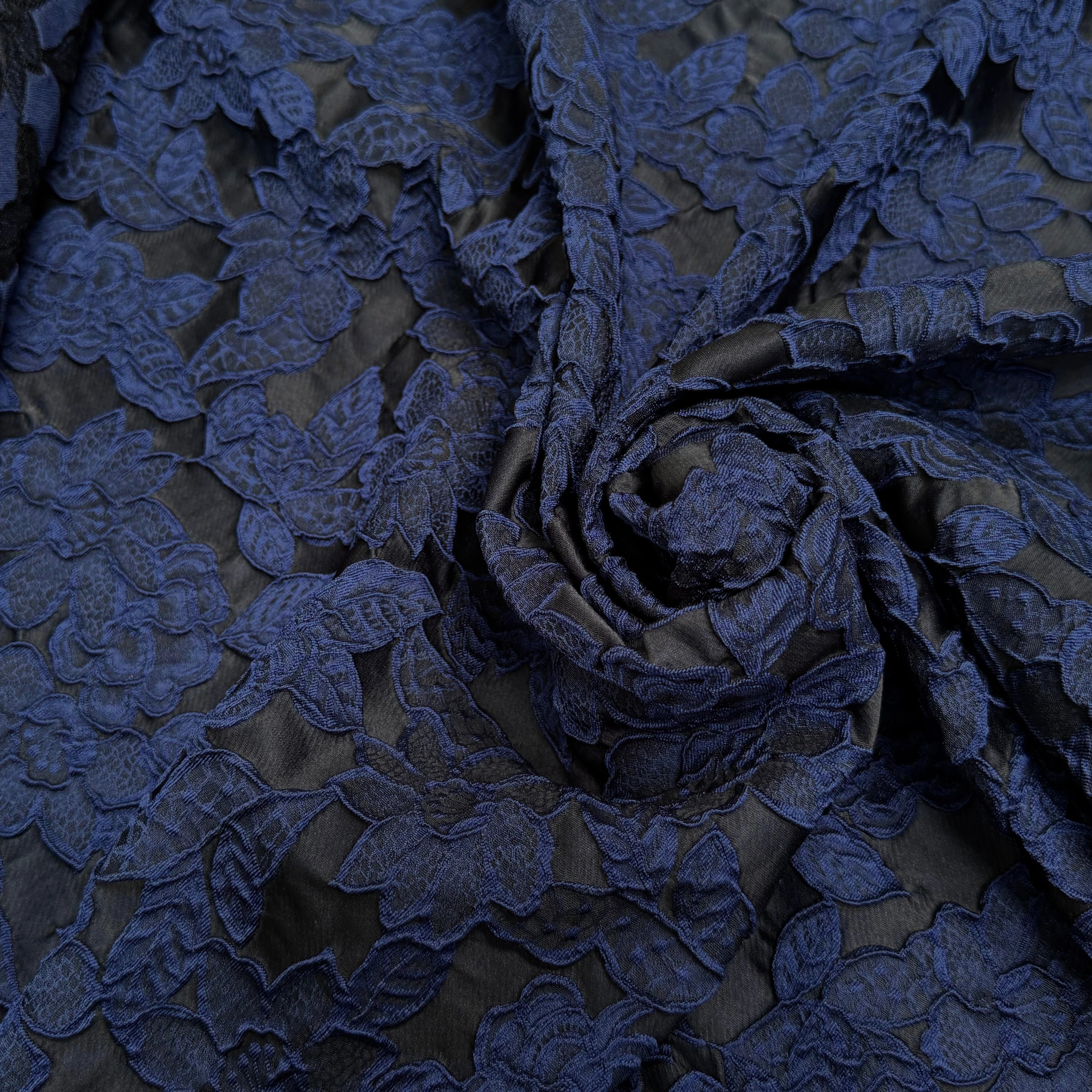 JACQUARD CLOQUÉ NIGHT BLUE MOTIF FLORAL - My Little Coupon