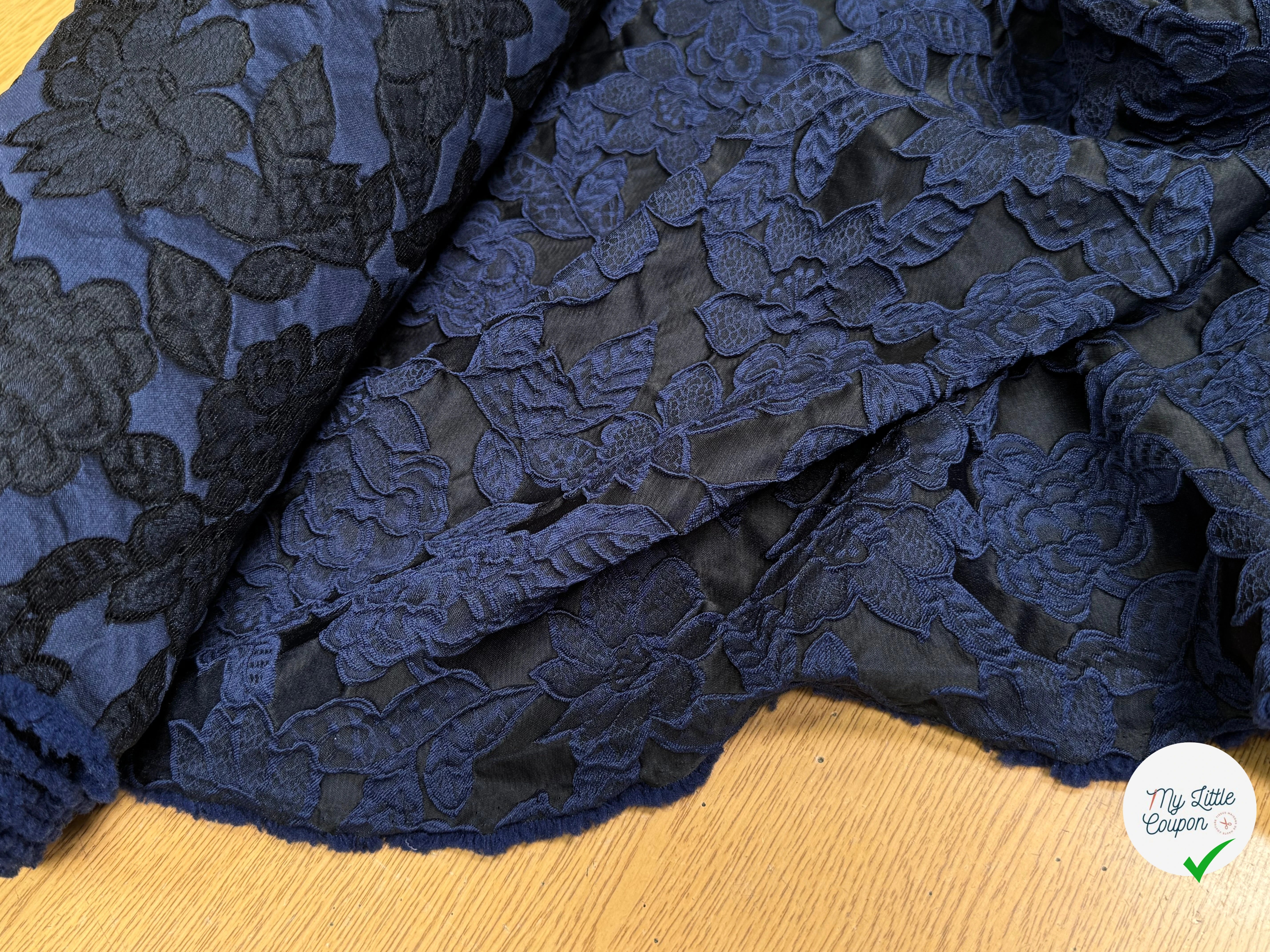 JACQUARD CLOQUÉ NIGHT BLUE MOTIF FLORAL - My Little Coupon