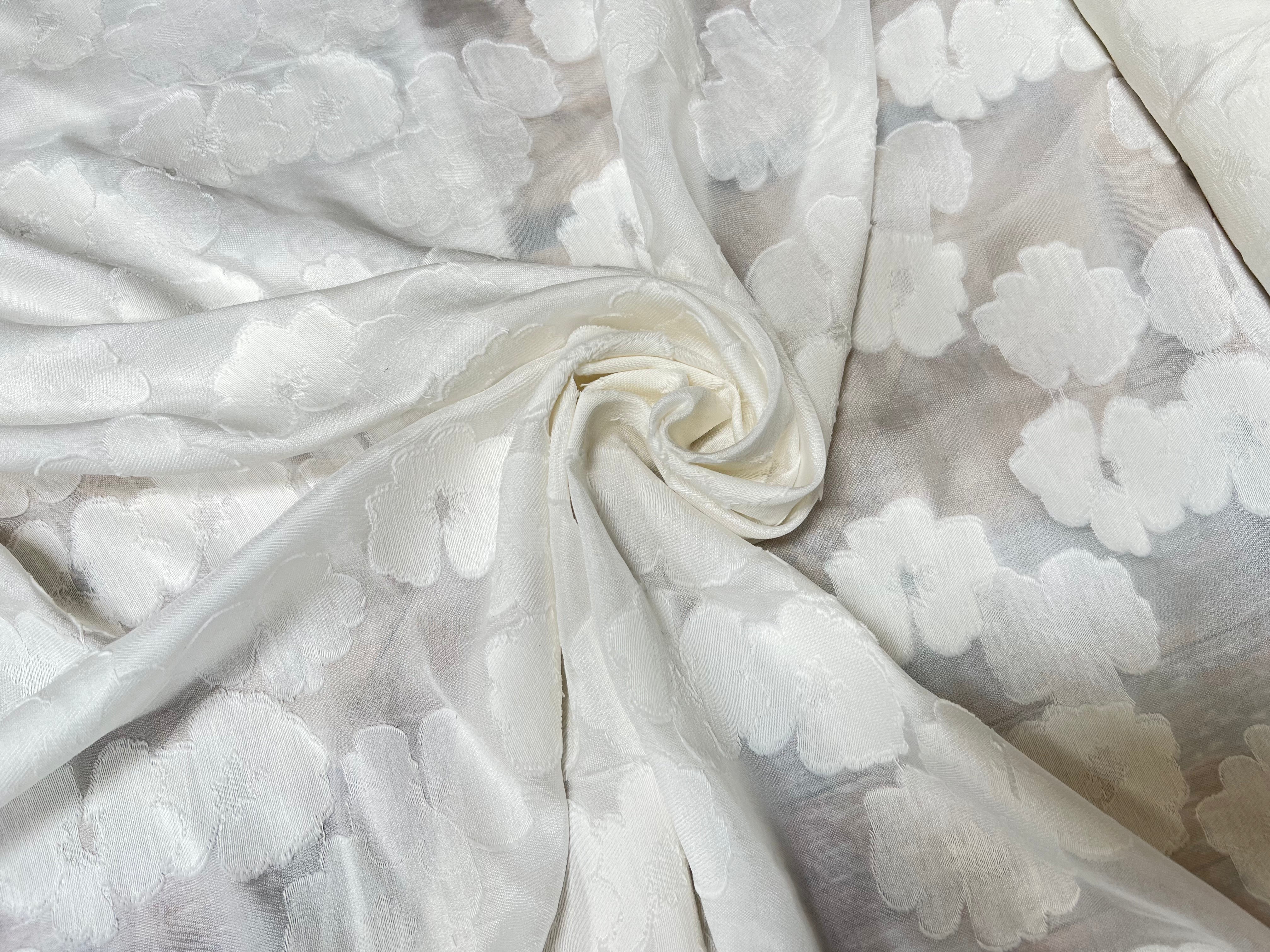 JACQUARD FLUIDE DE FLEURS BLANC CASSÉ 30% SOIE - My Little Coupon