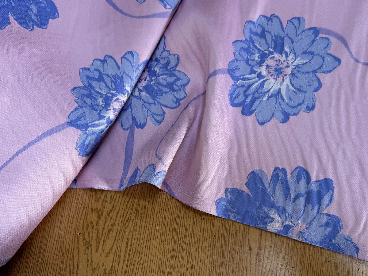 JACQUARD LISSE MOTIFS FLORAUX BLEUS FOND VIEUX ROSE - My Little Coupon