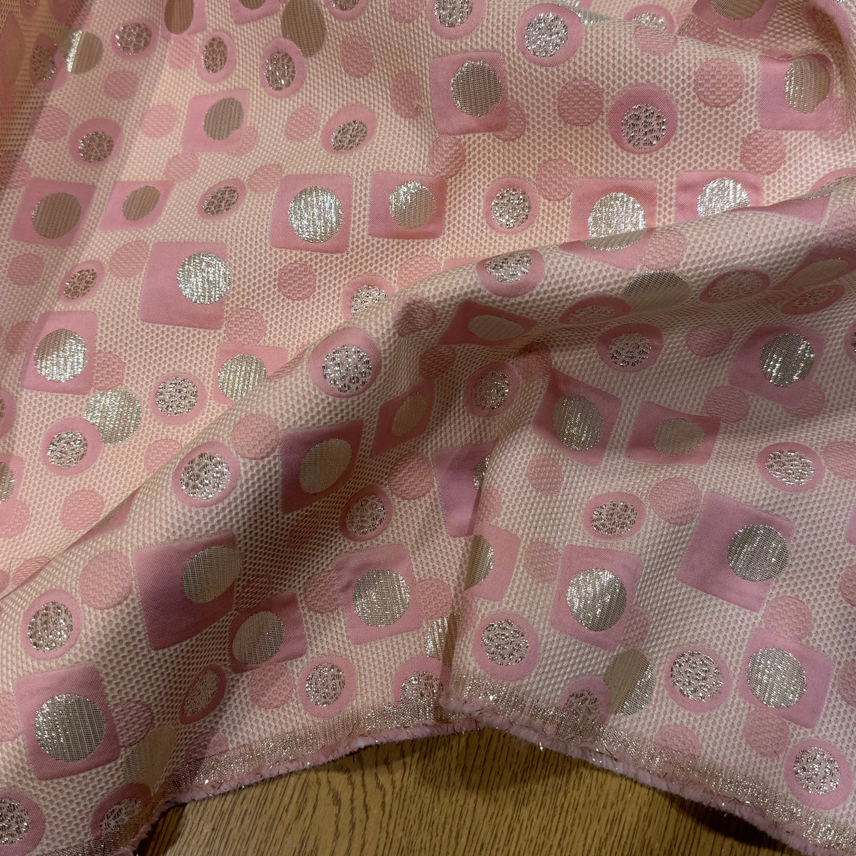 JACQUARD MÉTALLISÉ MOTIFS CIRCULAIRES ET GÉOMÉTRIQUES OR ROSE - My Little Coupon