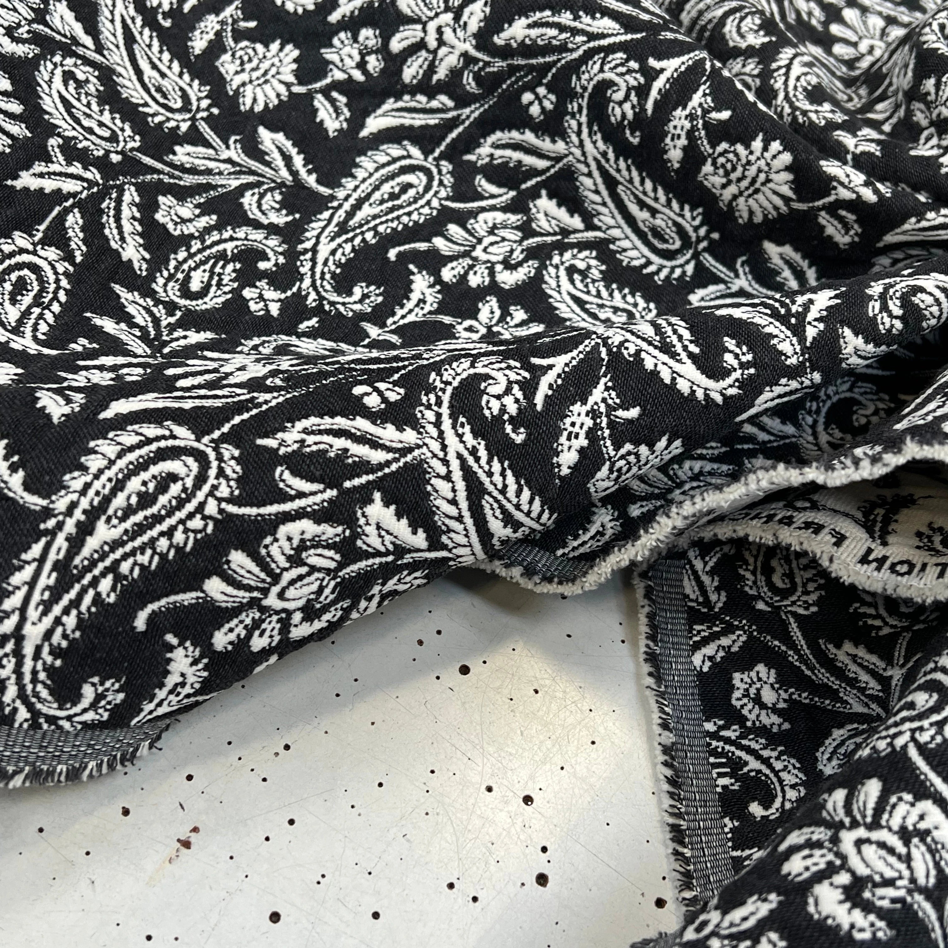 JACQUARD MUMBAI ALLOVER NOIR 140 CM - My Little Coupon