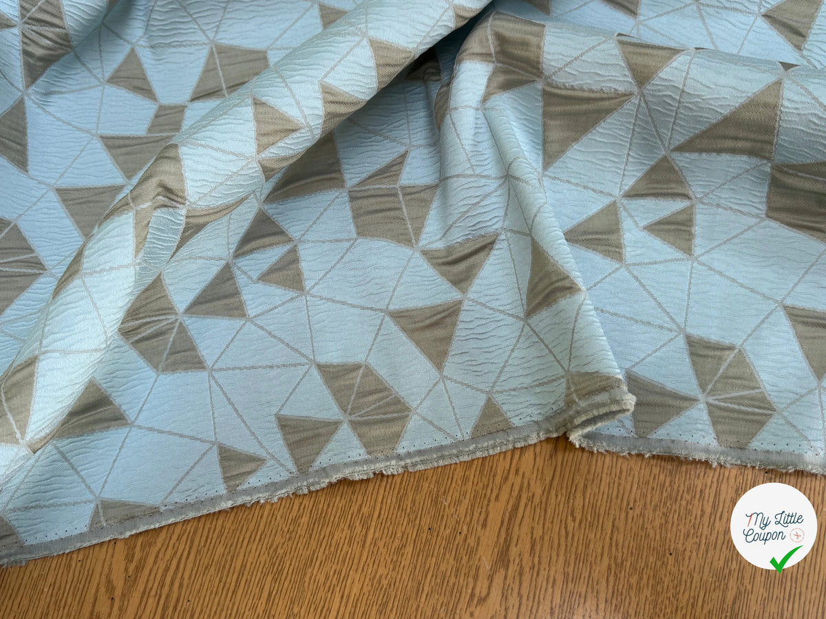 JACQUARD POLYVISCOSE CLOQUÉ MOTIFS GÉOMÉTRIQUES BLANC CASSÉ ET BLEU CIEL VERT D'EAU - My Little Coupon