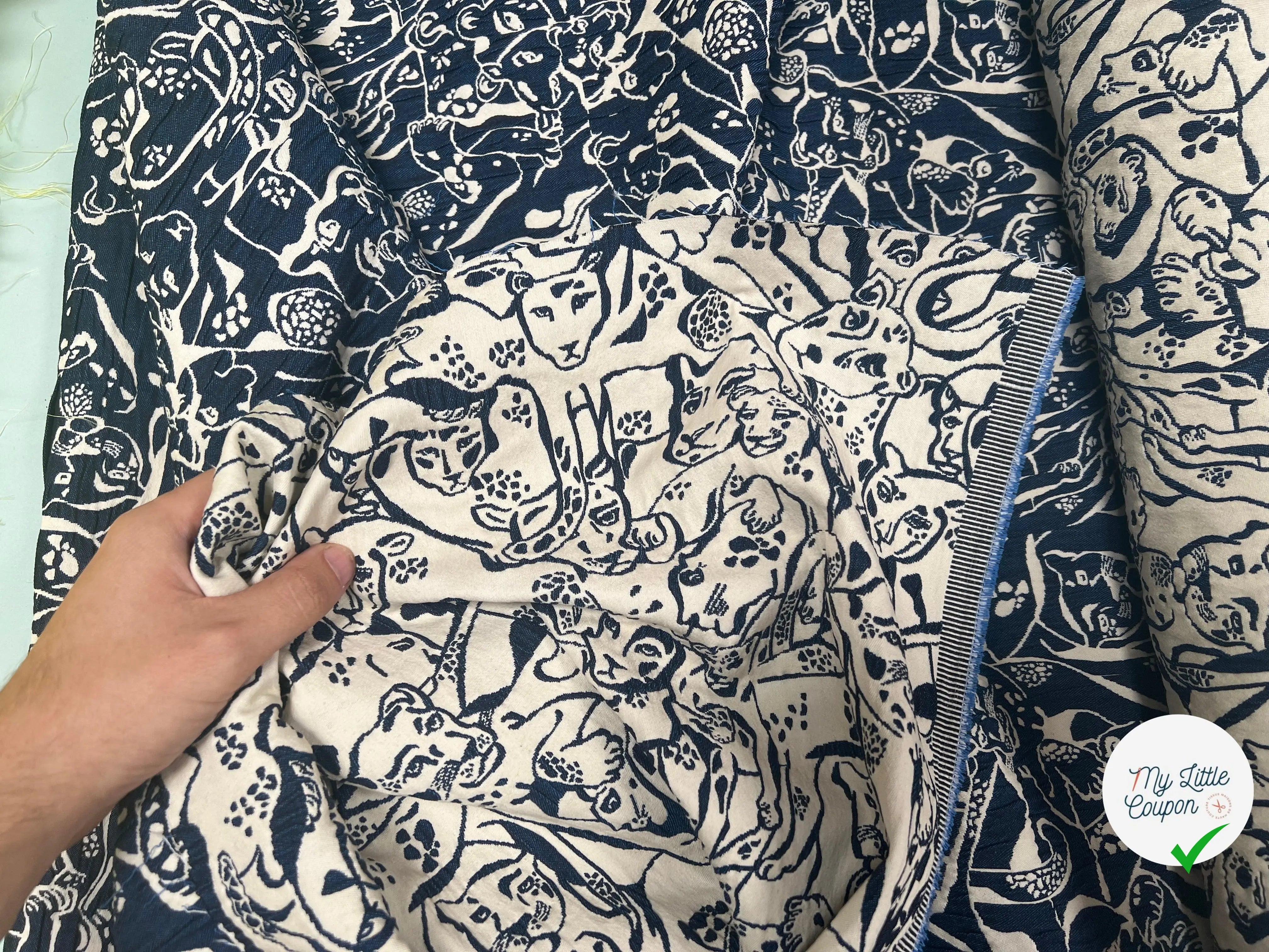 JACQUARD REVERSIBLE FACE BLEU FACE CREME LIONNE - My Little Coupon