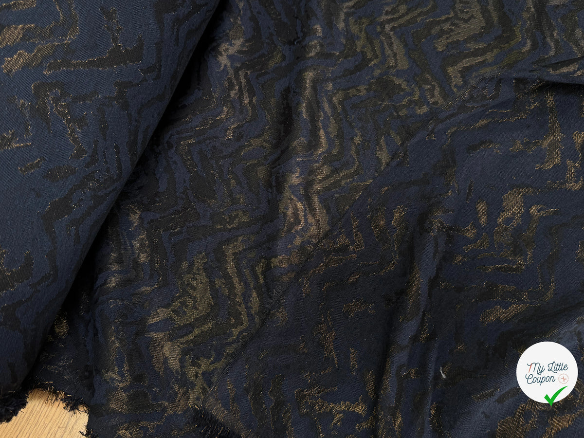 JACQUARD SATINÉ MÉTALLISÉ ZIGZAG SERPENTIN OR ET MARINE ULTRA BEAU - My Little Coupon