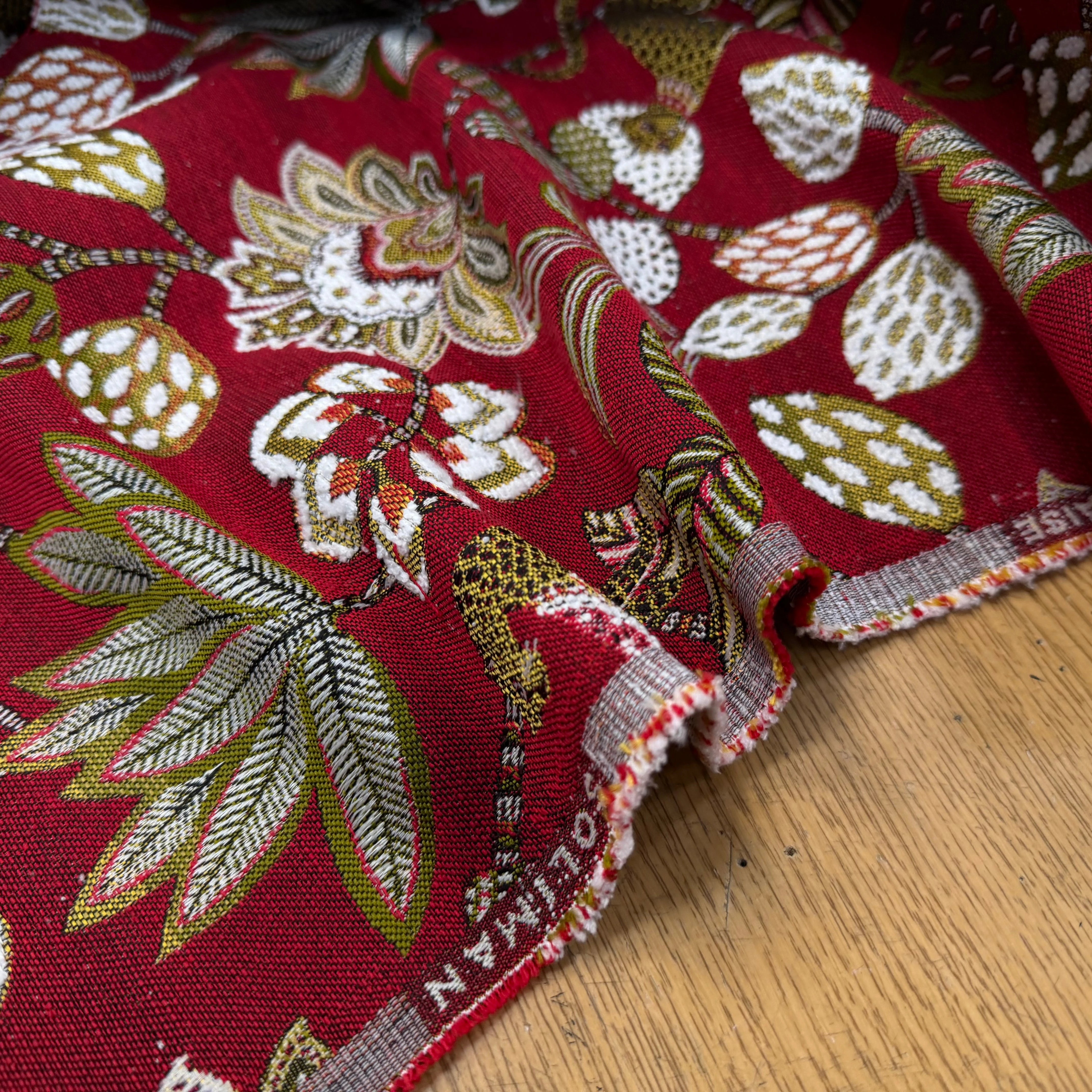 JACQUARD SOLIMAN ALLOVER ROUGE 140 CM - My Little Coupon