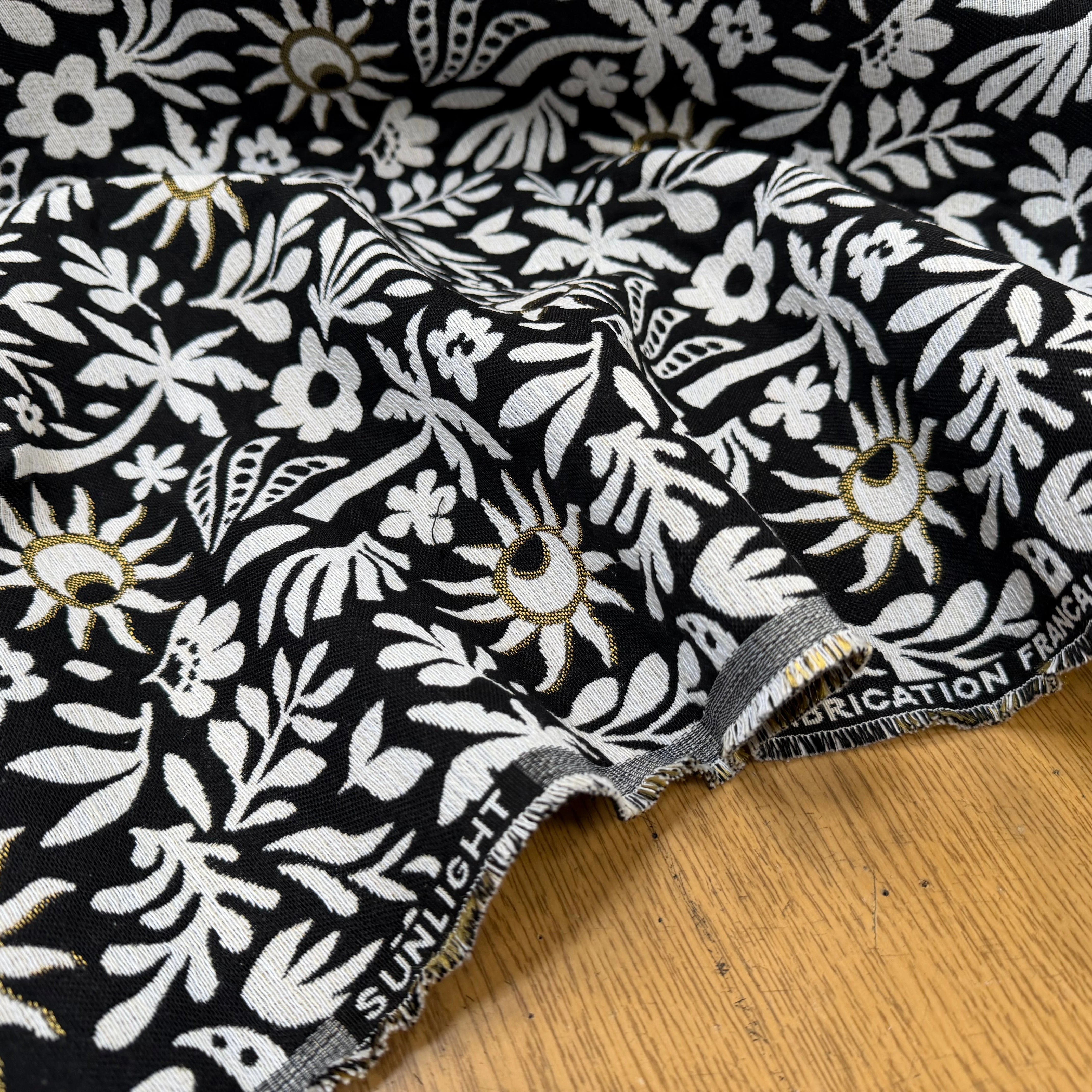 JACQUARD SUNLIGHT ALLOVER NOIR 140 CM MADE IN FRANCE 🇫🇷 - My Little Coupon