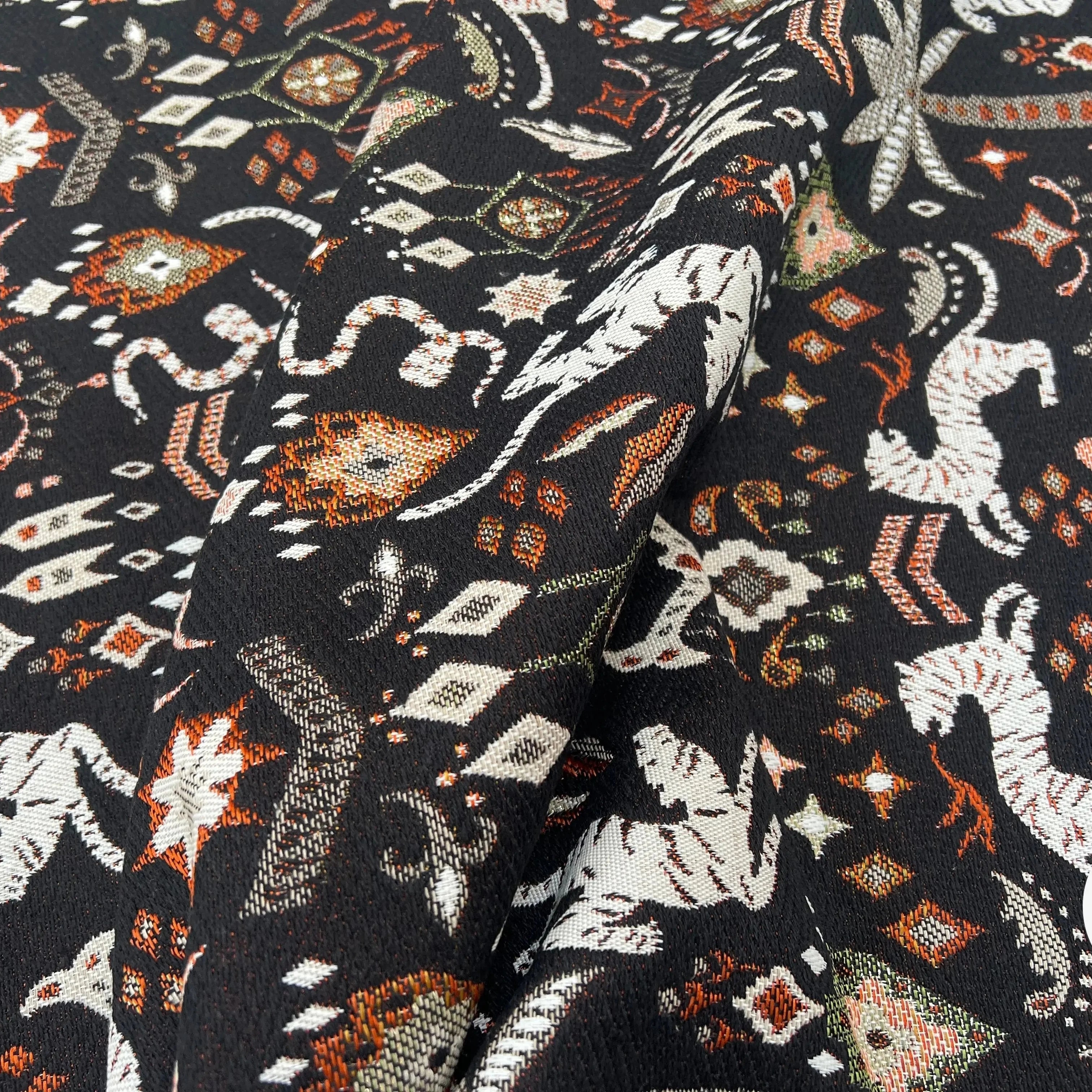 JACQUARD TISSÉ TEINT TIBET ALLOVER NOIR ORANGE - My Little Coupon