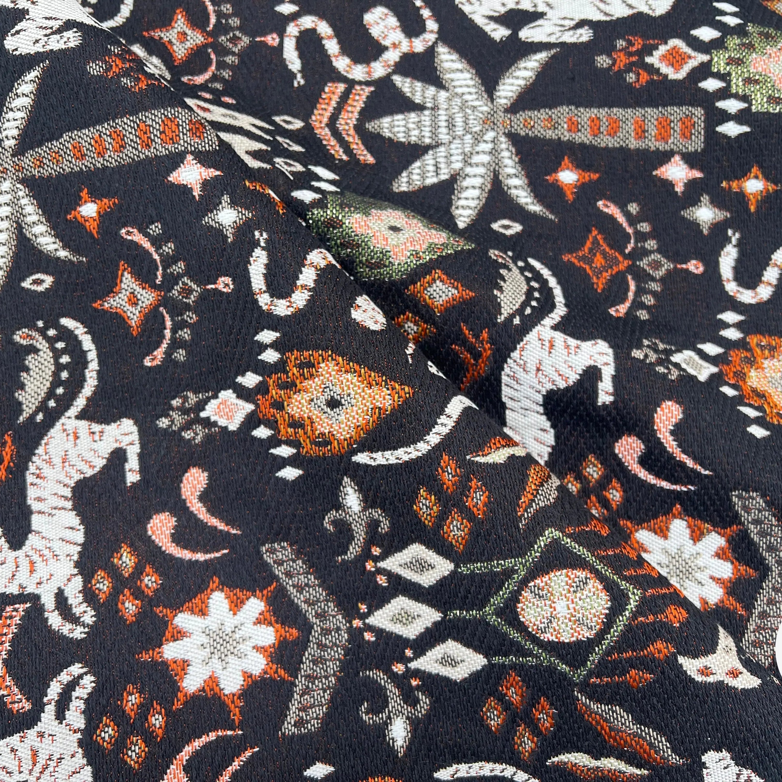 JACQUARD TISSÉ TEINT TIBET ALLOVER NOIR ORANGE - My Little Coupon