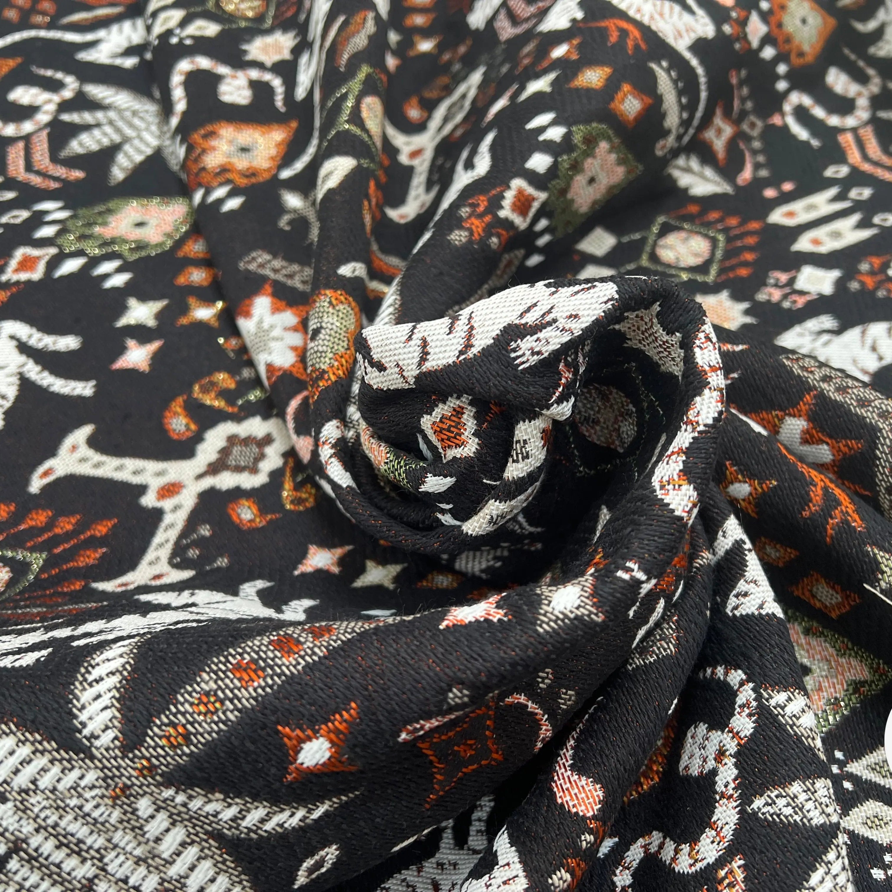 JACQUARD TISSÉ TEINT TIBET ALLOVER NOIR ORANGE - My Little Coupon