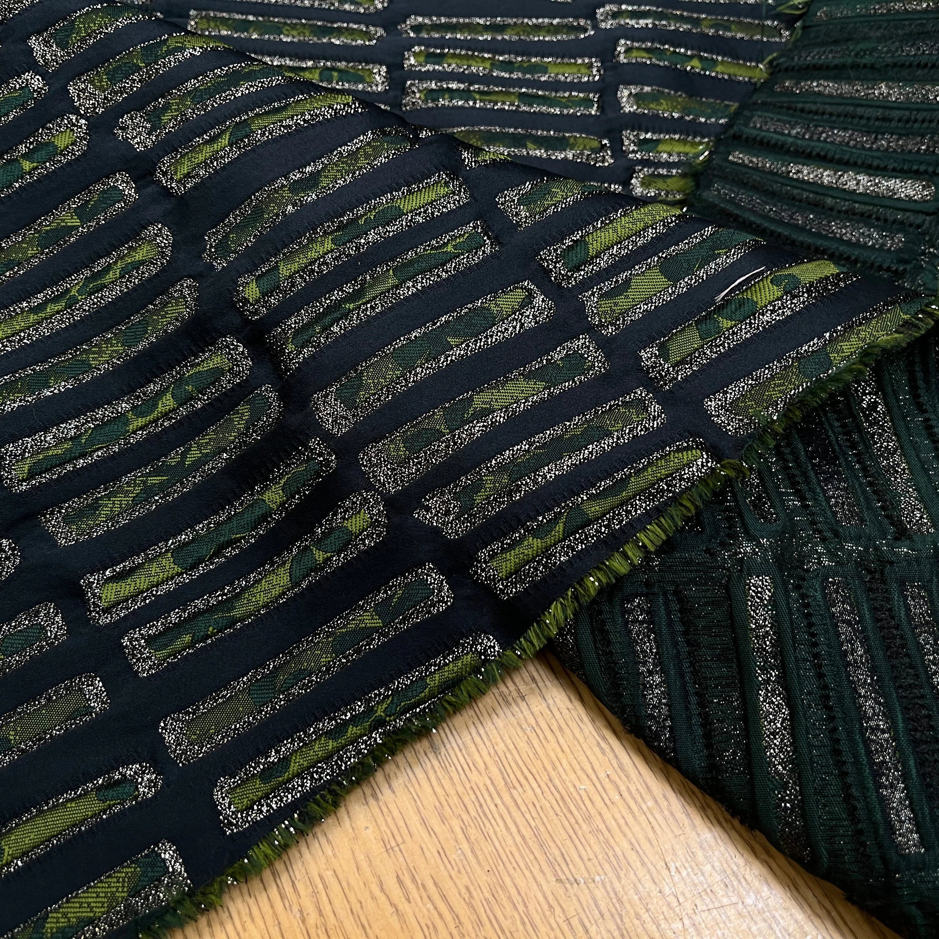 JAQUARD ULTRA CHIC GEOMETRIE VERT - My Little Coupon