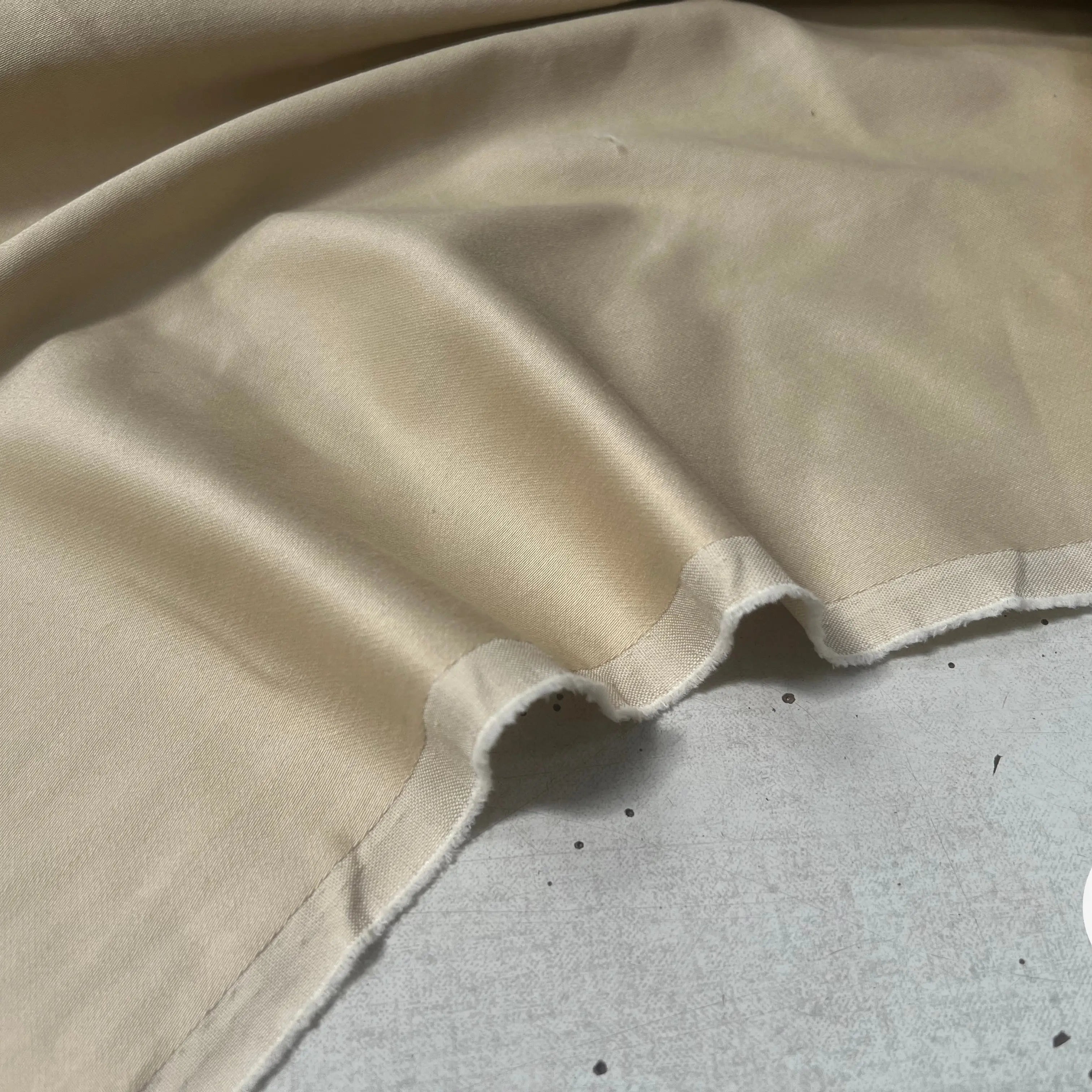 JEAN STRETCH TAUPE UNI LÉGÈREMENT SATINÉ - My Little Coupon