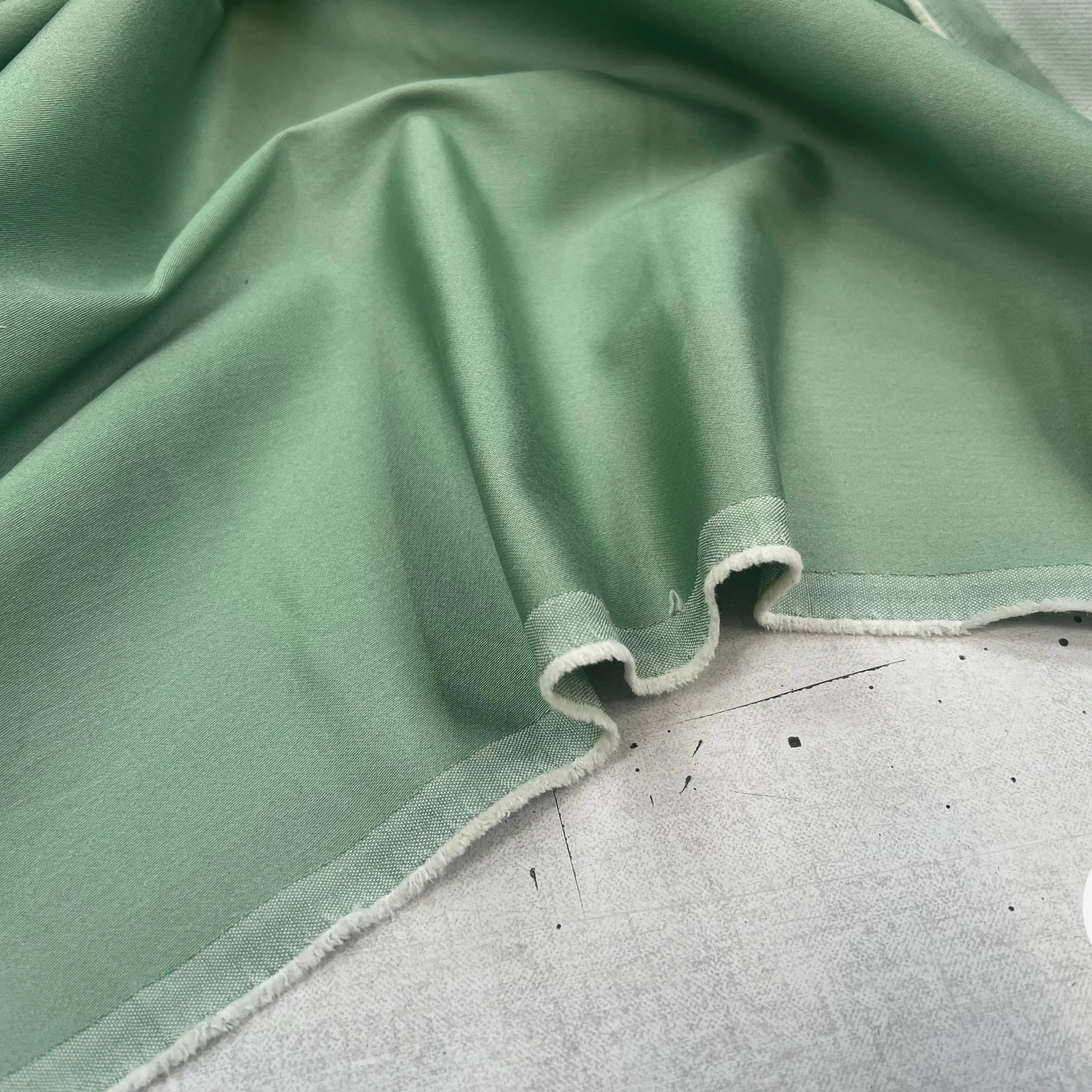 JEAN STRETCH VIEUX VERT UNI AMANDE LÉGÈREMENT SATINÉ - My Little Coupon