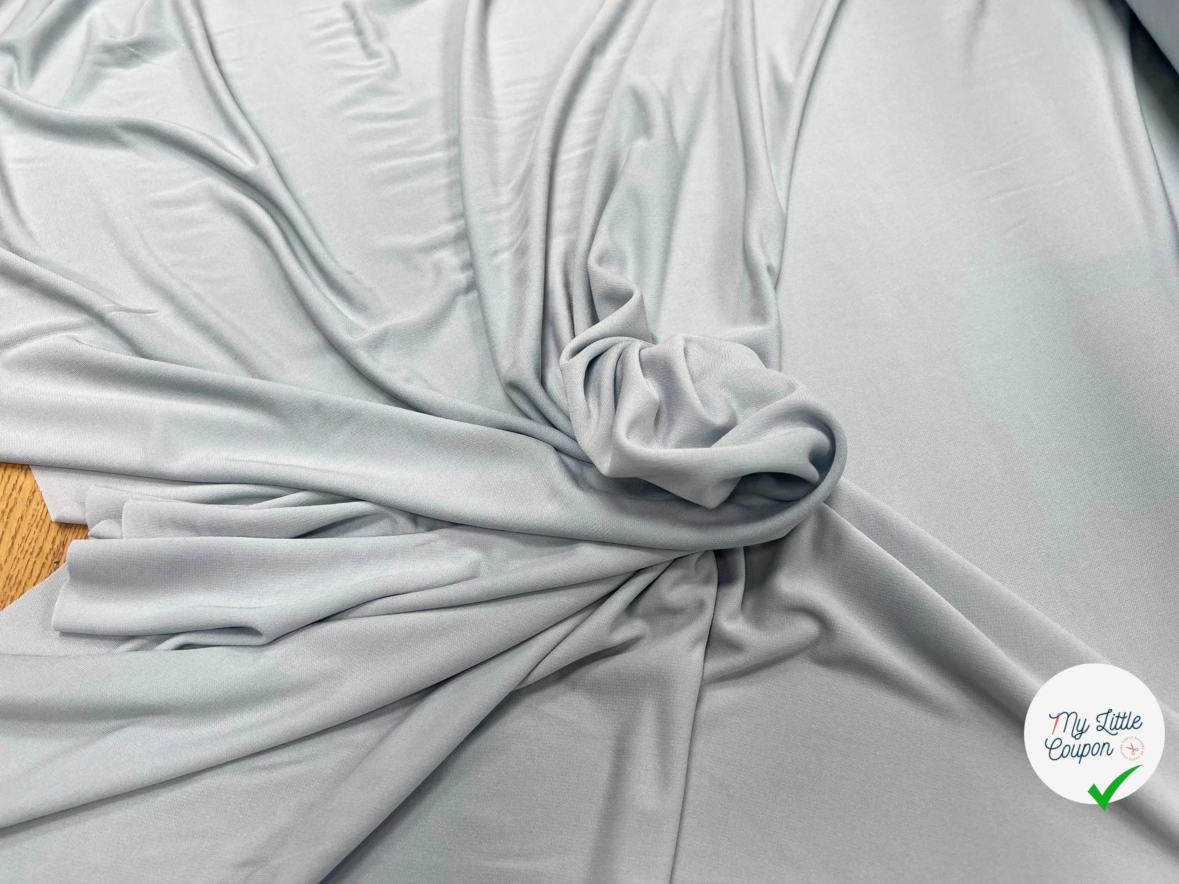 JERSEY ASPECT CRÊPE VISCOSE FROIDE 8% EA BLEU BÉBÉ - My Little Coupon